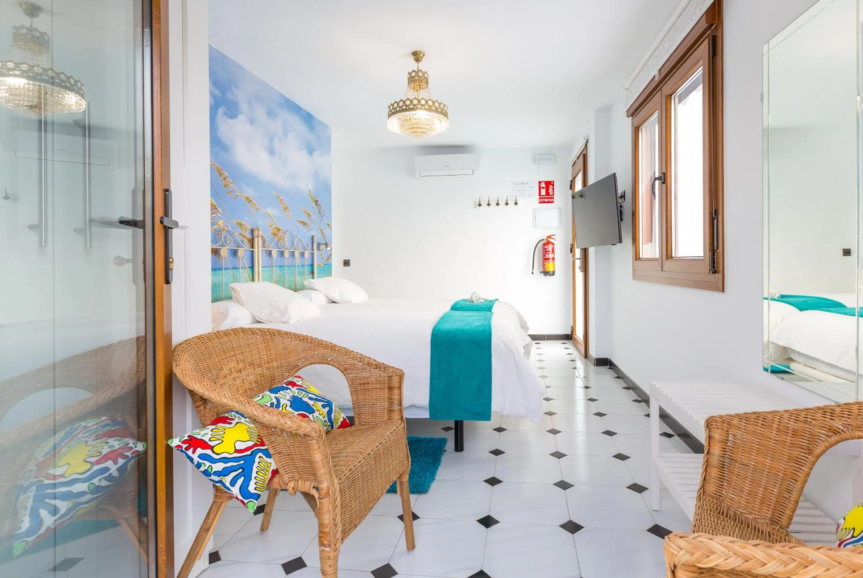 Photo of the whole room in Salamandra Plaza