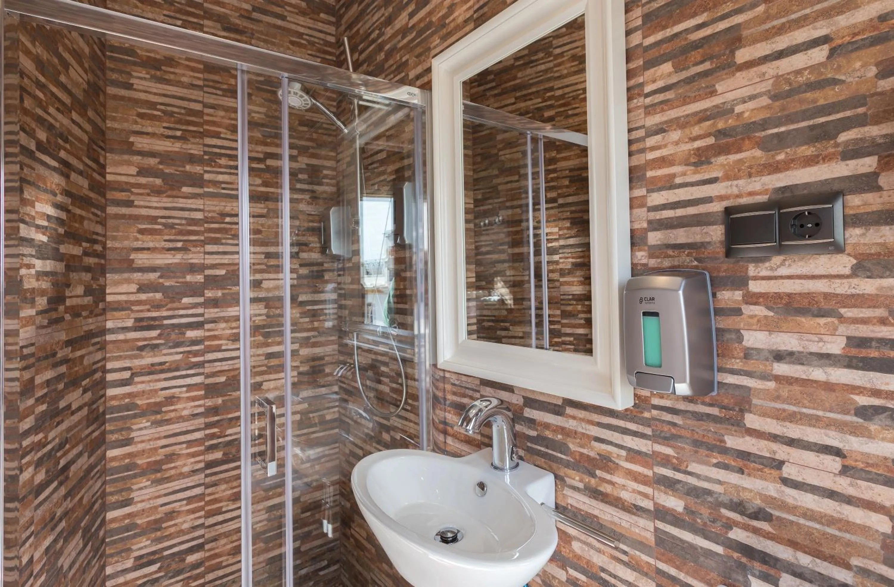 Shower in Salamandra Plaza