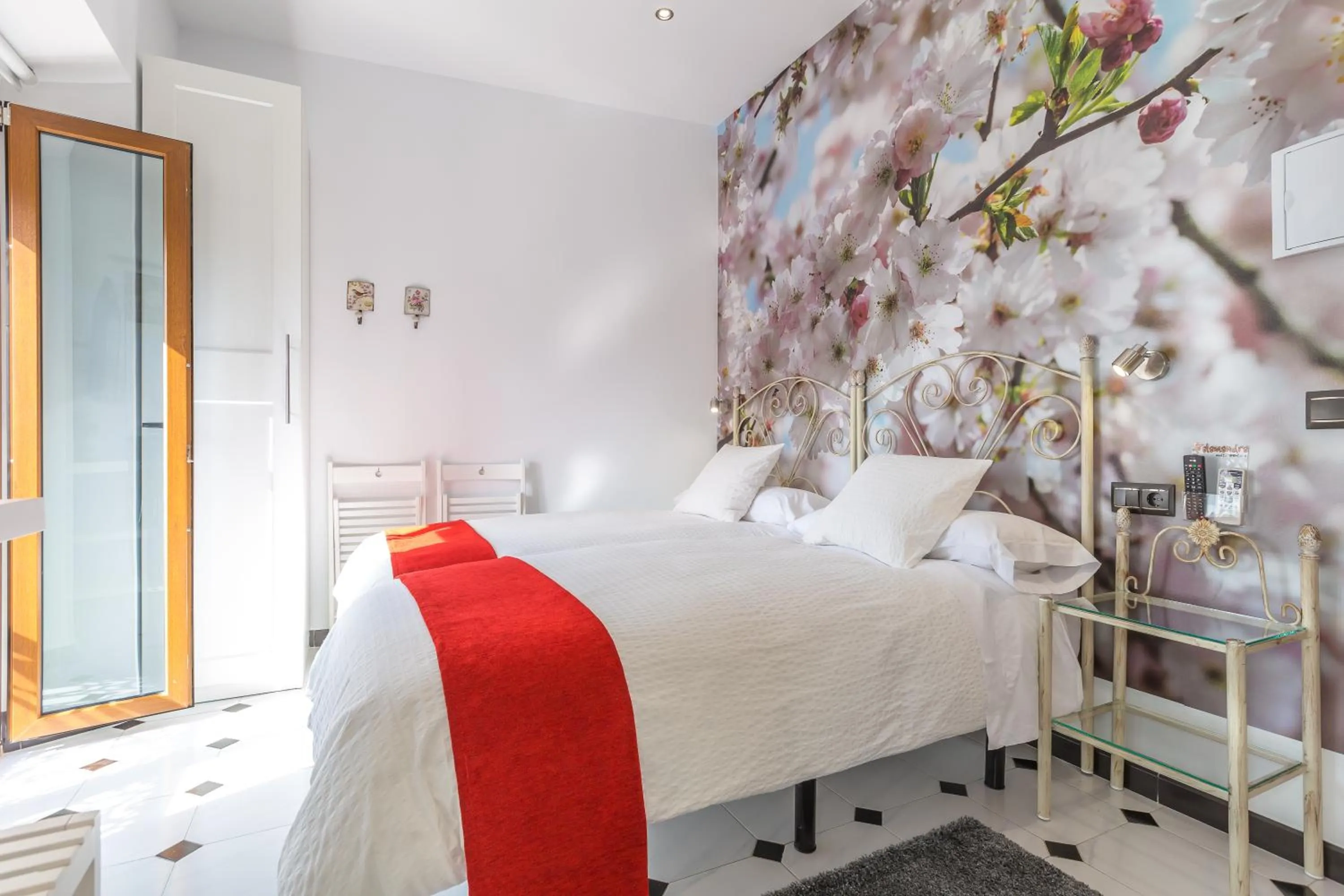 Photo of the whole room, Bed in Salamandra Plaza