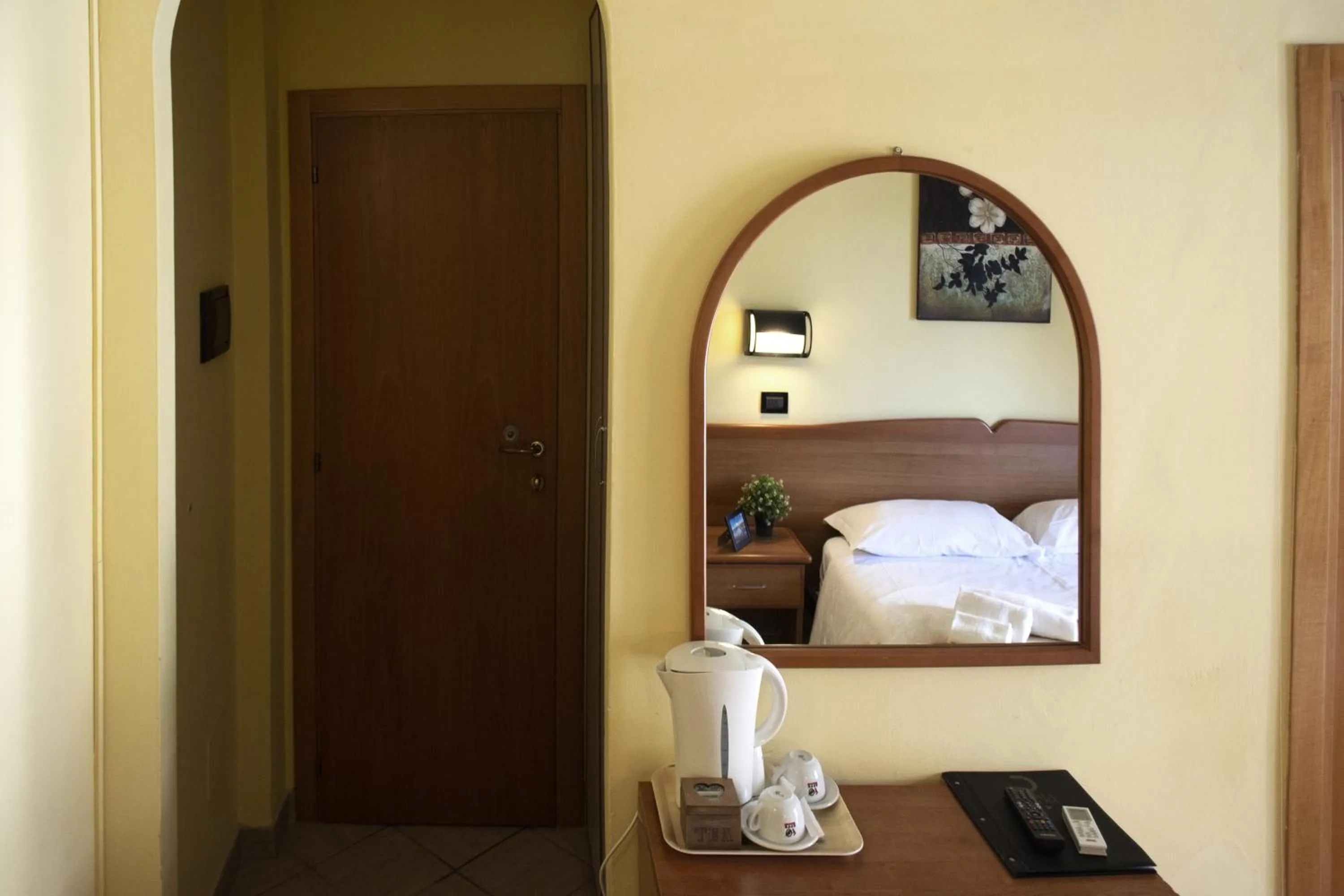 Photo of the whole room, Bed in Hotel La Perla Preziosa