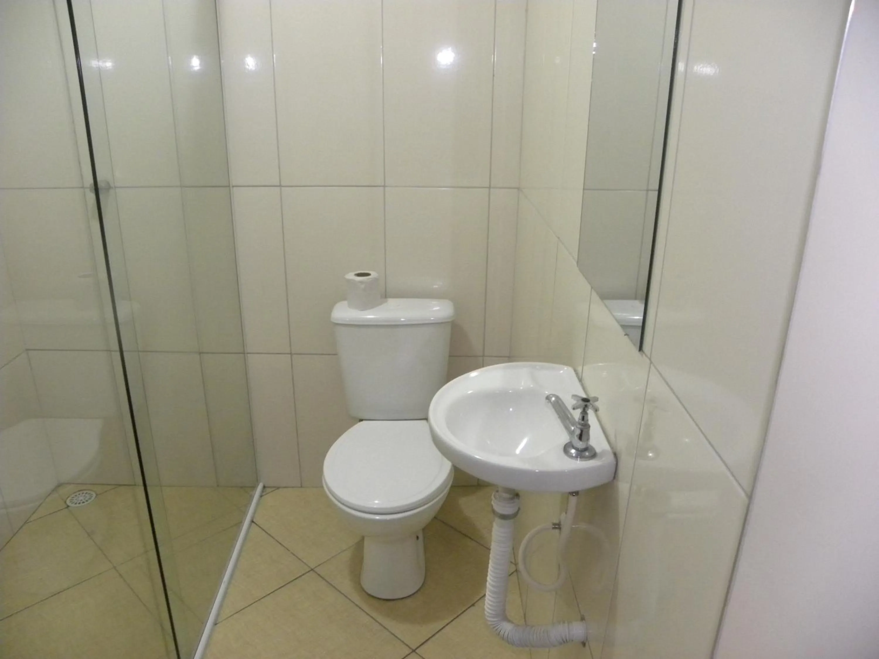 Bathroom in Hotel Tenda Brigadeiro - 5 Minutos a Pé do Metrô e Praça da Sé, 8 Minutos da Rua 25 de Março e Liberdade - Estacionamento Opcional