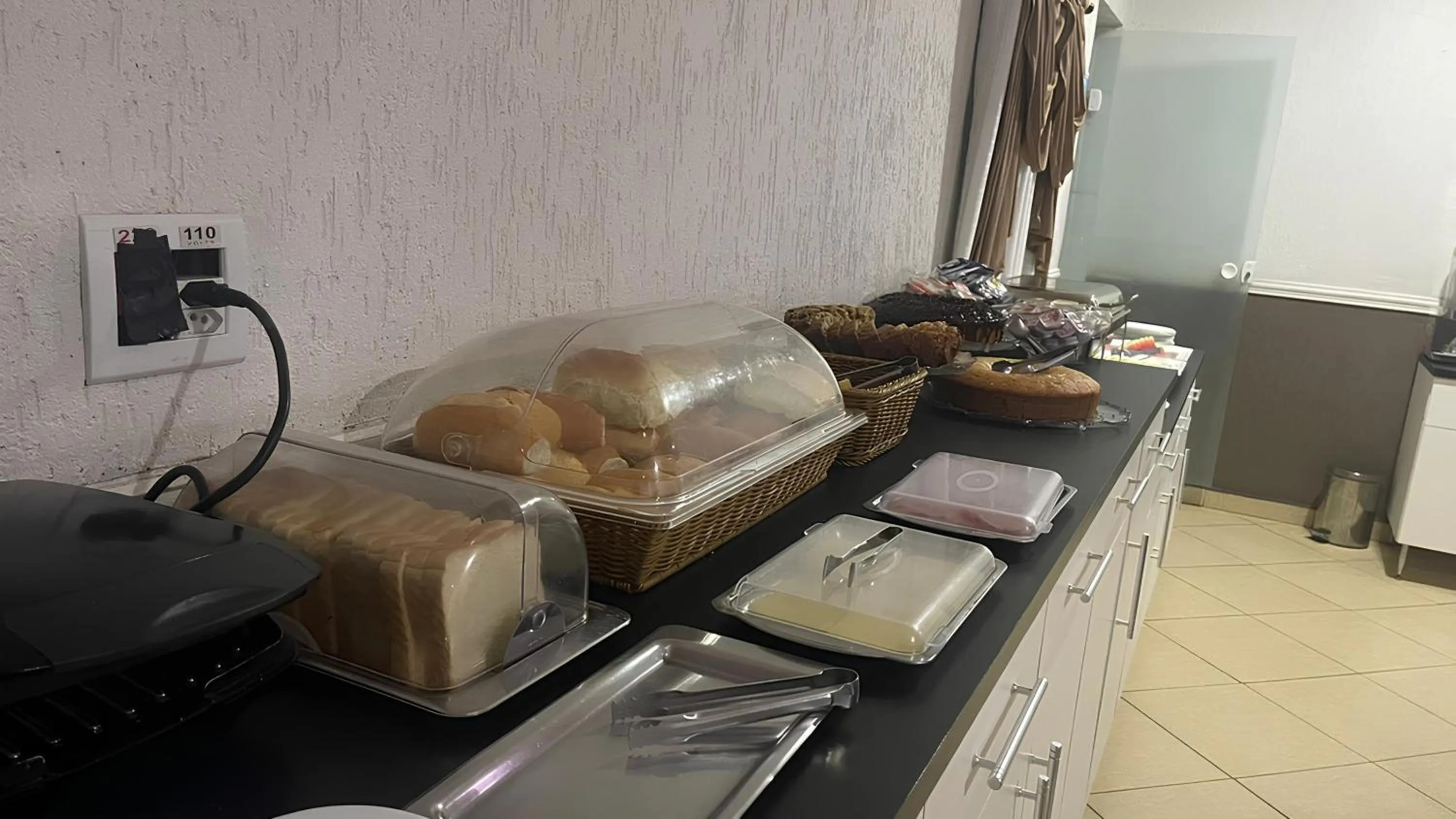 Food and drinks in Hotel Tenda Brigadeiro - 5 Minutos a Pé do Metrô e Praça da Sé, 8 Minutos da Rua 25 de Março e Liberdade - Estacionamento Opcional