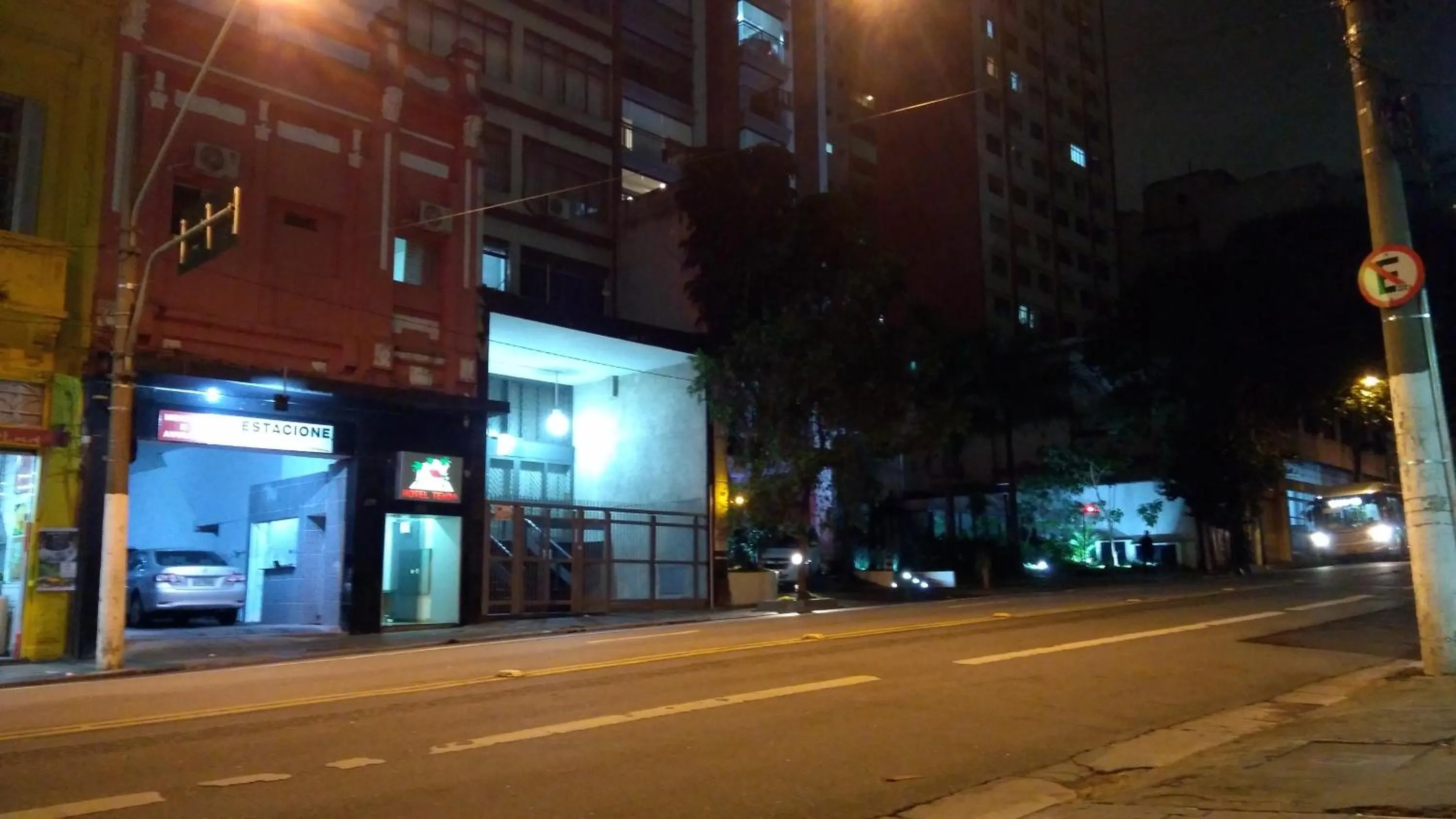 Property building in Hotel Tenda Brigadeiro - 5 Minutos a Pé do Metrô e Praça da Sé, 8 Minutos da Rua 25 de Março e Liberdade - Estacionamento Opcional