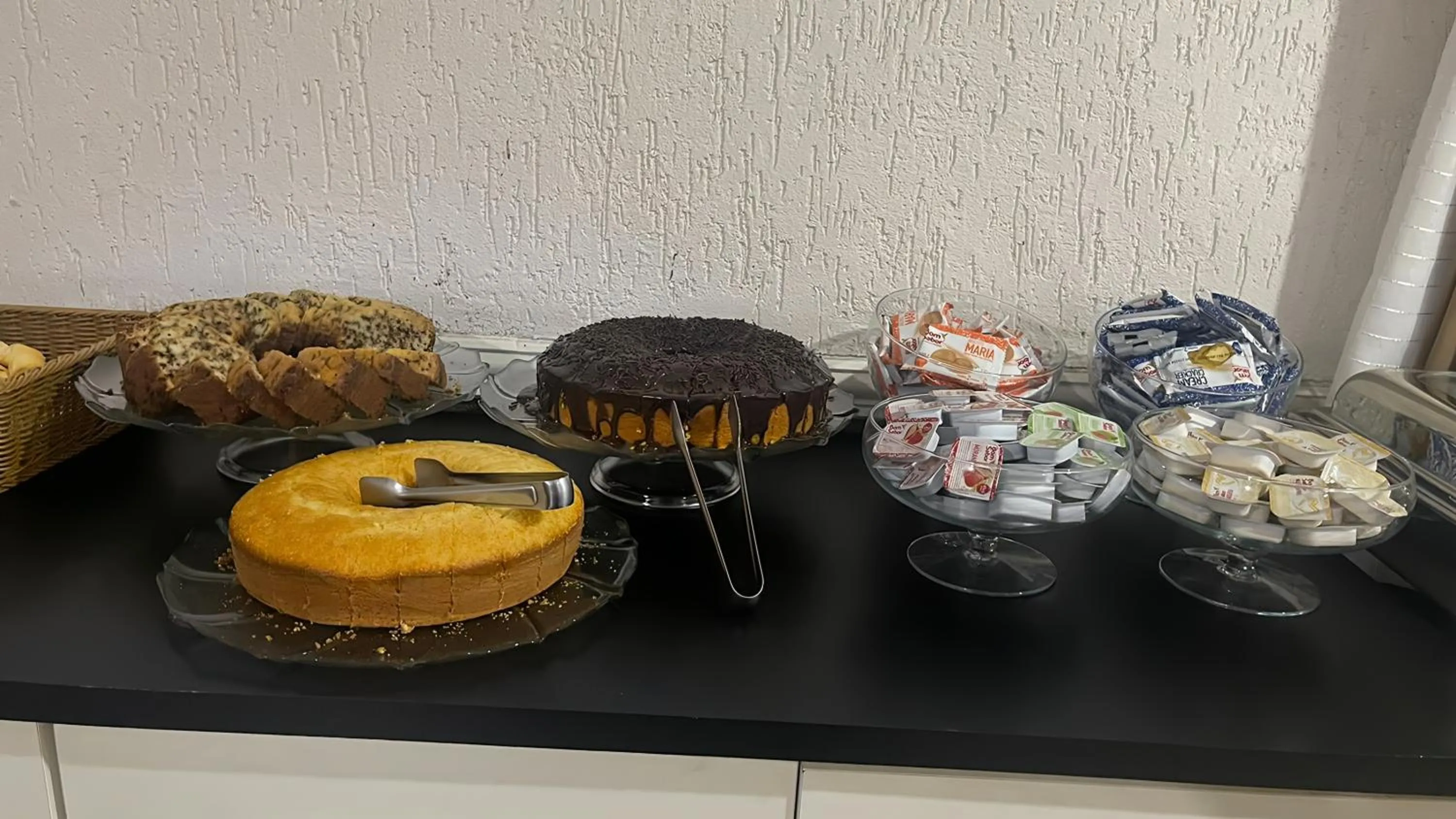 Food and drinks in Hotel Tenda Brigadeiro - 5 Minutos a Pé do Metrô e Praça da Sé, 8 Minutos da Rua 25 de Março e Liberdade - Estacionamento Opcional