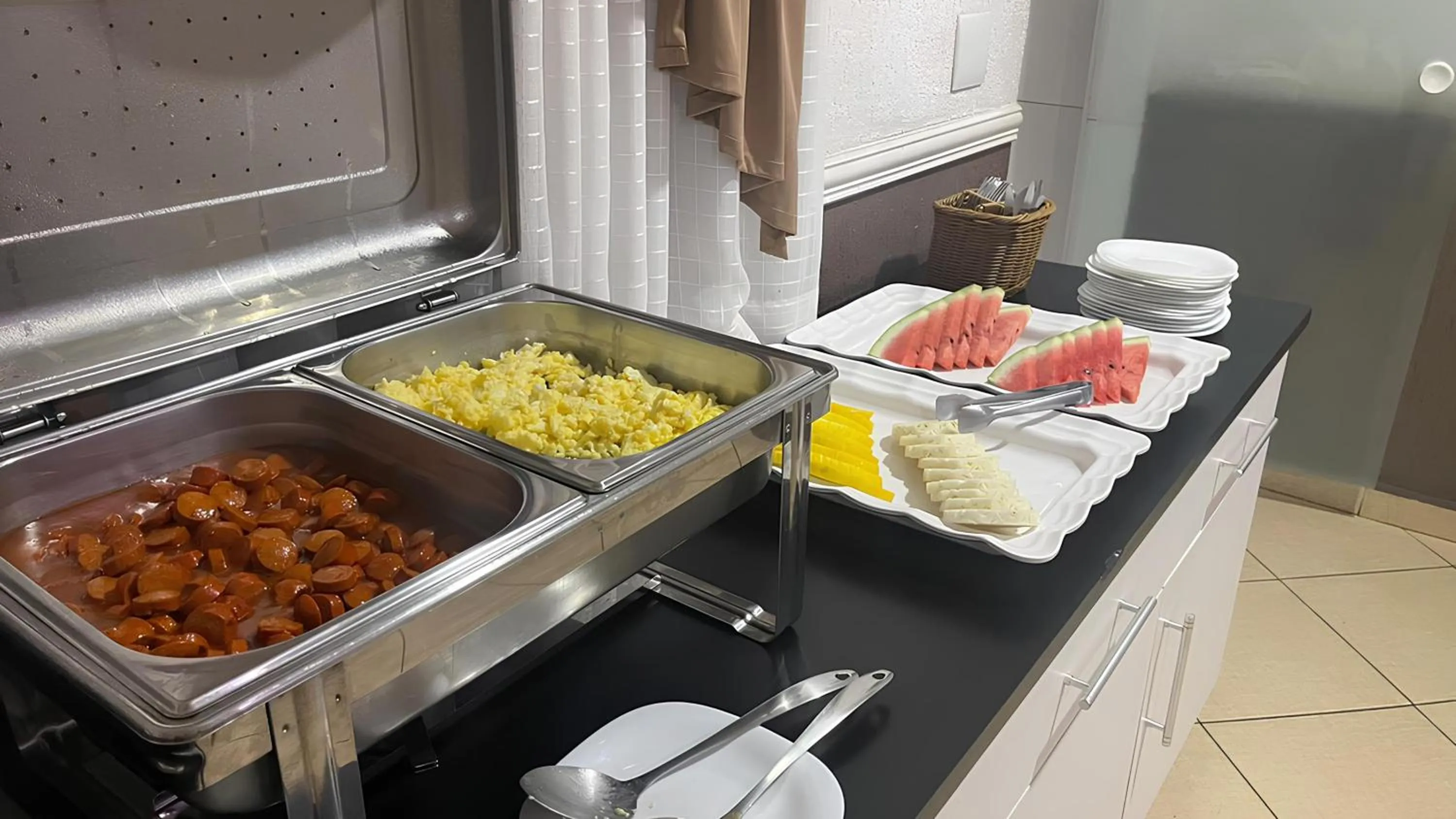 Food and drinks in Hotel Tenda Brigadeiro - 5 Minutos a Pé do Metrô e Praça da Sé, 8 Minutos da Rua 25 de Março e Liberdade - Estacionamento Opcional