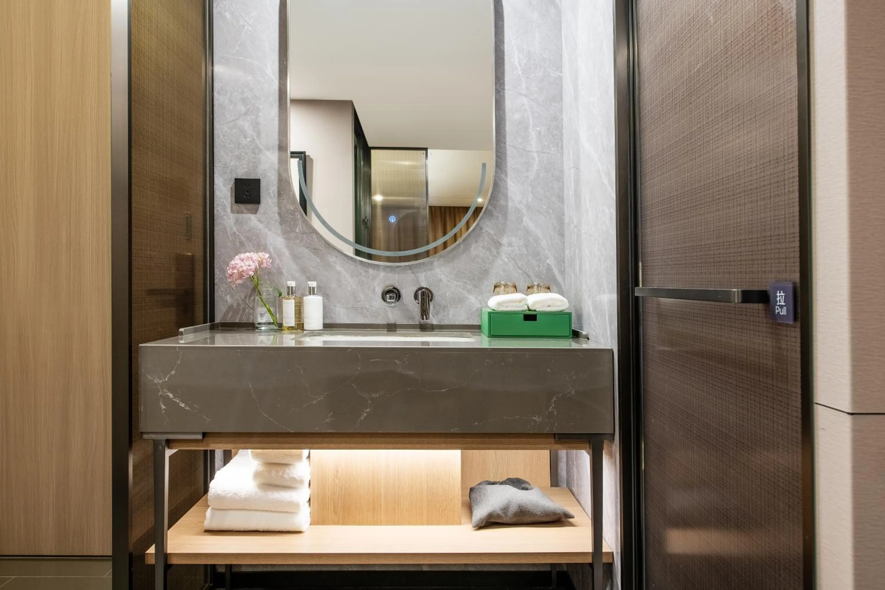 Shower in Holiday Inn Guangzhou Zhujiang New Town