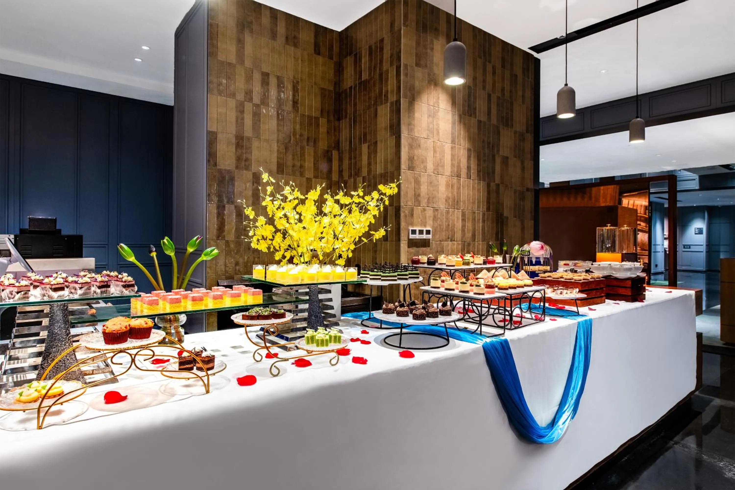 Food and drinks in Holiday Inn Guangzhou Zhujiang New Town