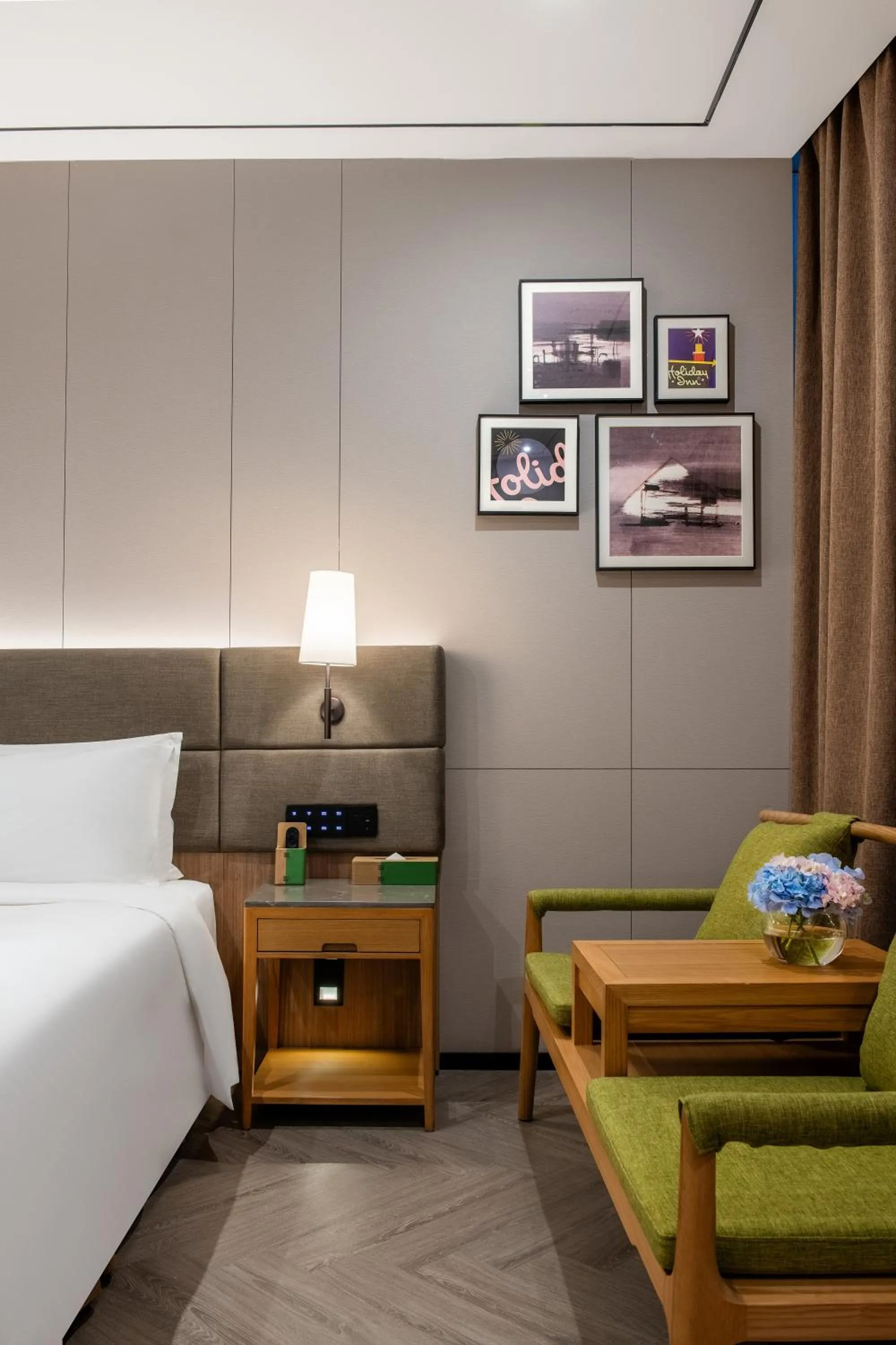 Bedroom, Bed in Holiday Inn Guangzhou Zhujiang New Town