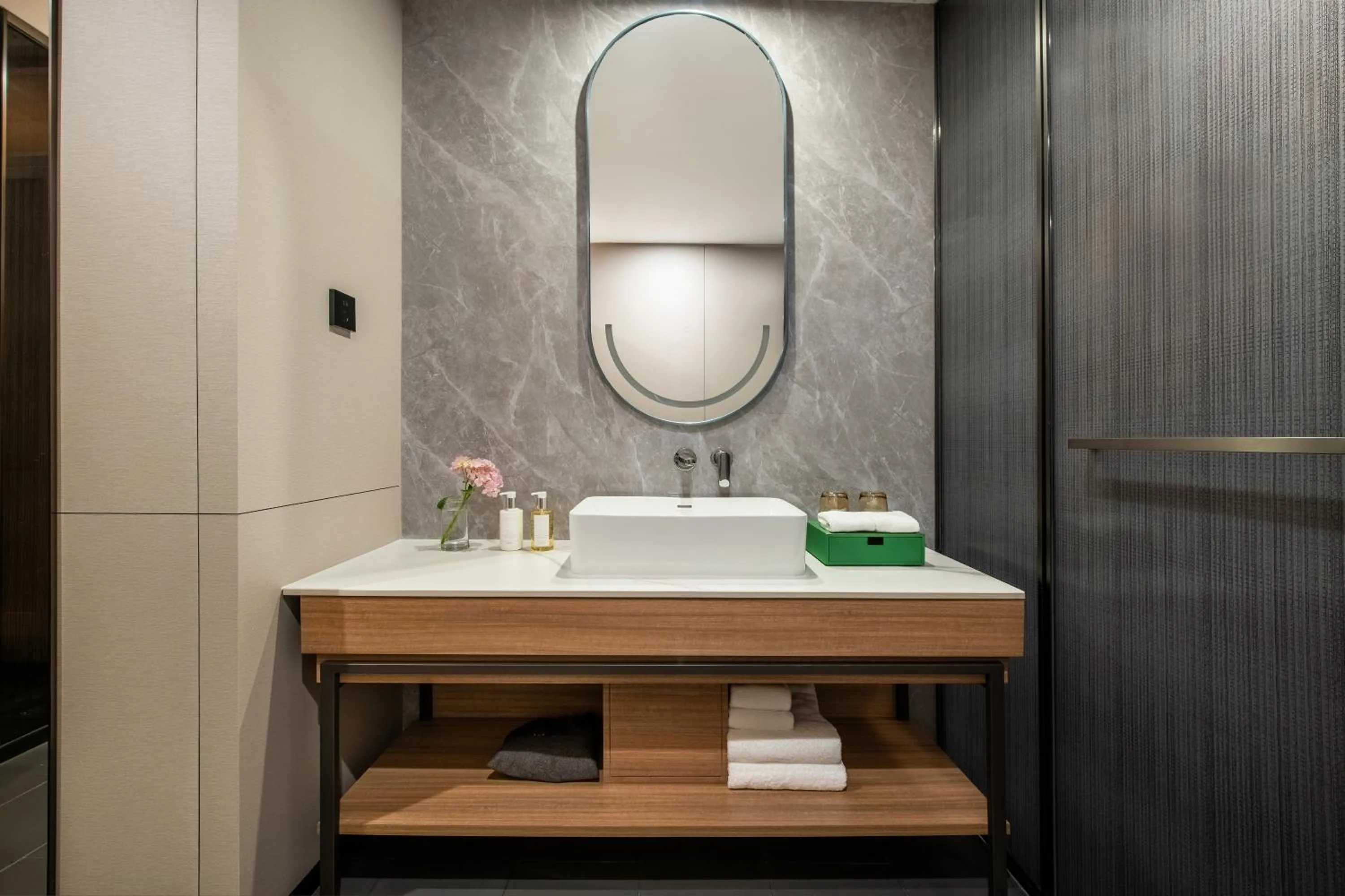 Shower in Holiday Inn Guangzhou Zhujiang New Town