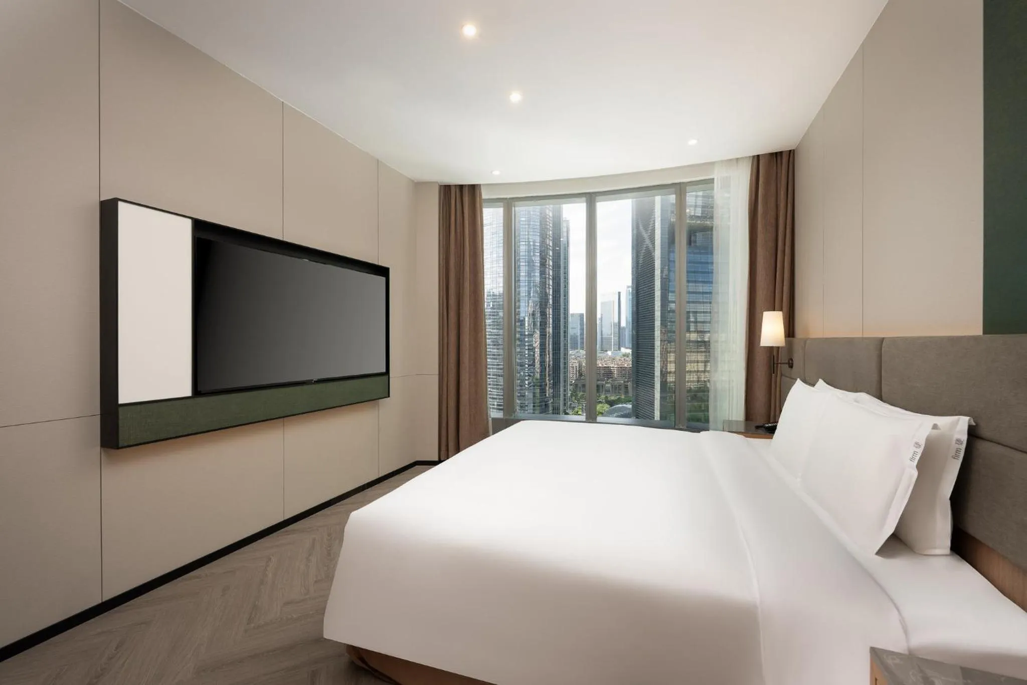 Bedroom, Bed in Holiday Inn Guangzhou Zhujiang New Town