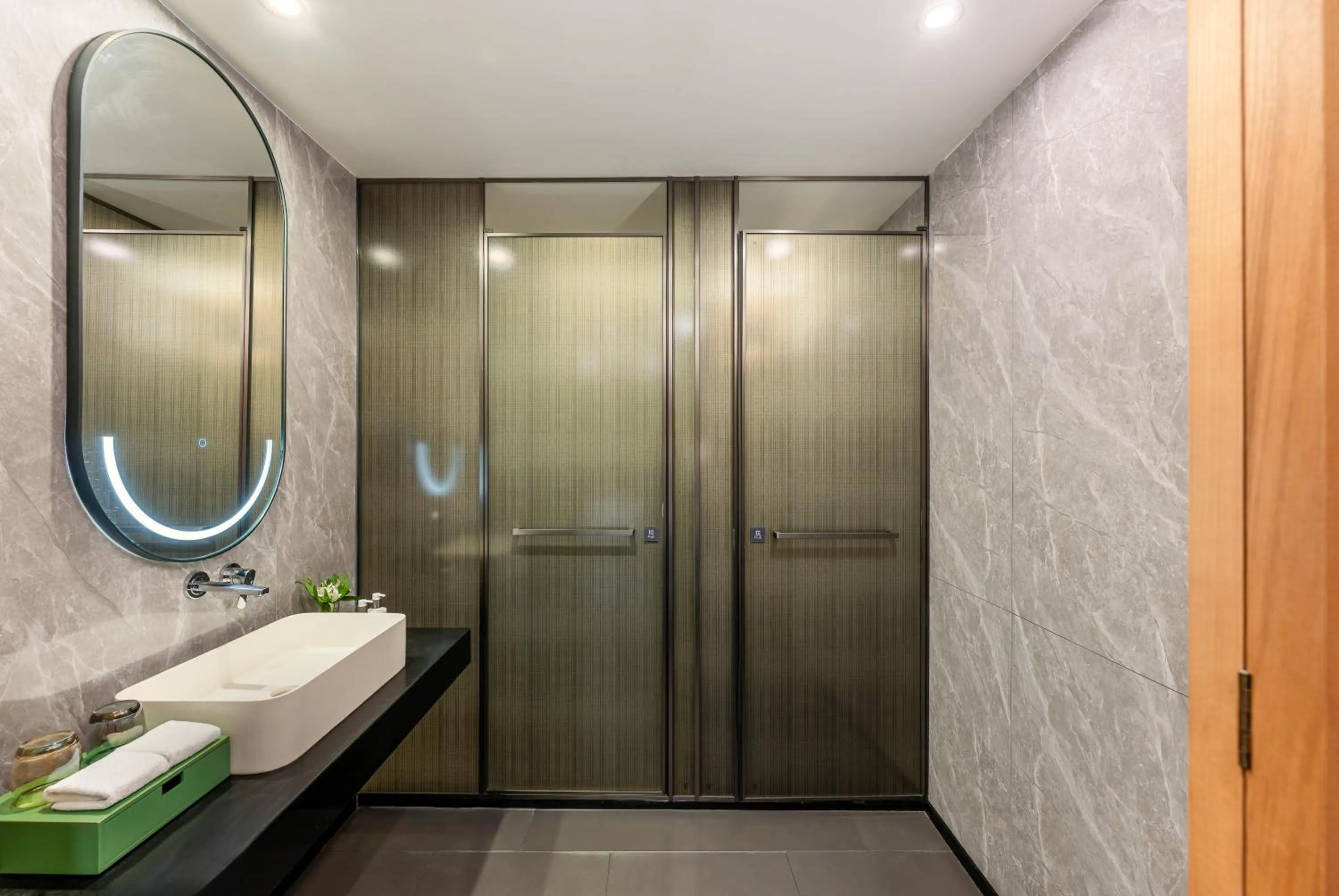 Shower in Holiday Inn Guangzhou Zhujiang New Town