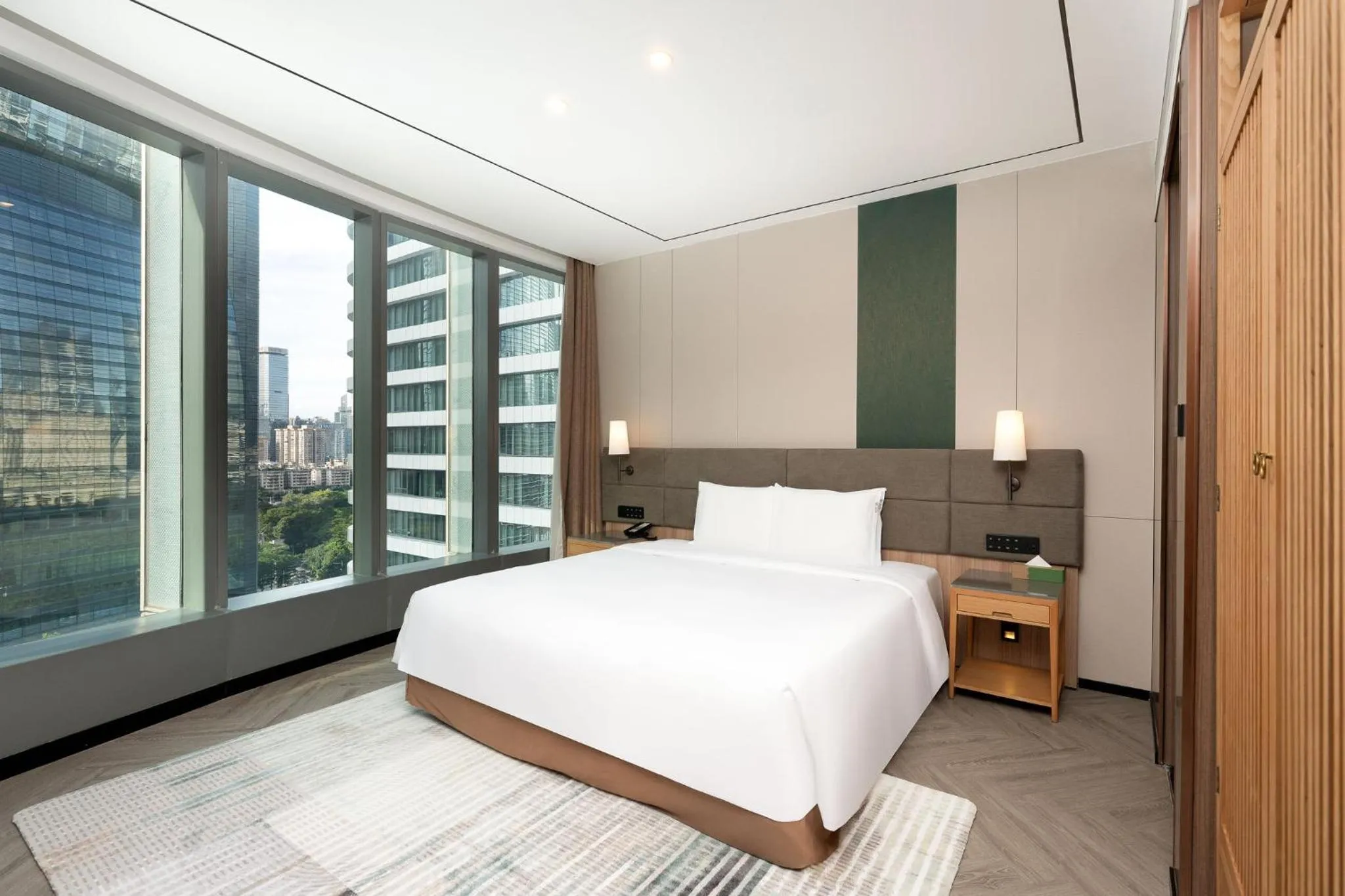 Bedroom, Bed in Holiday Inn Guangzhou Zhujiang New Town