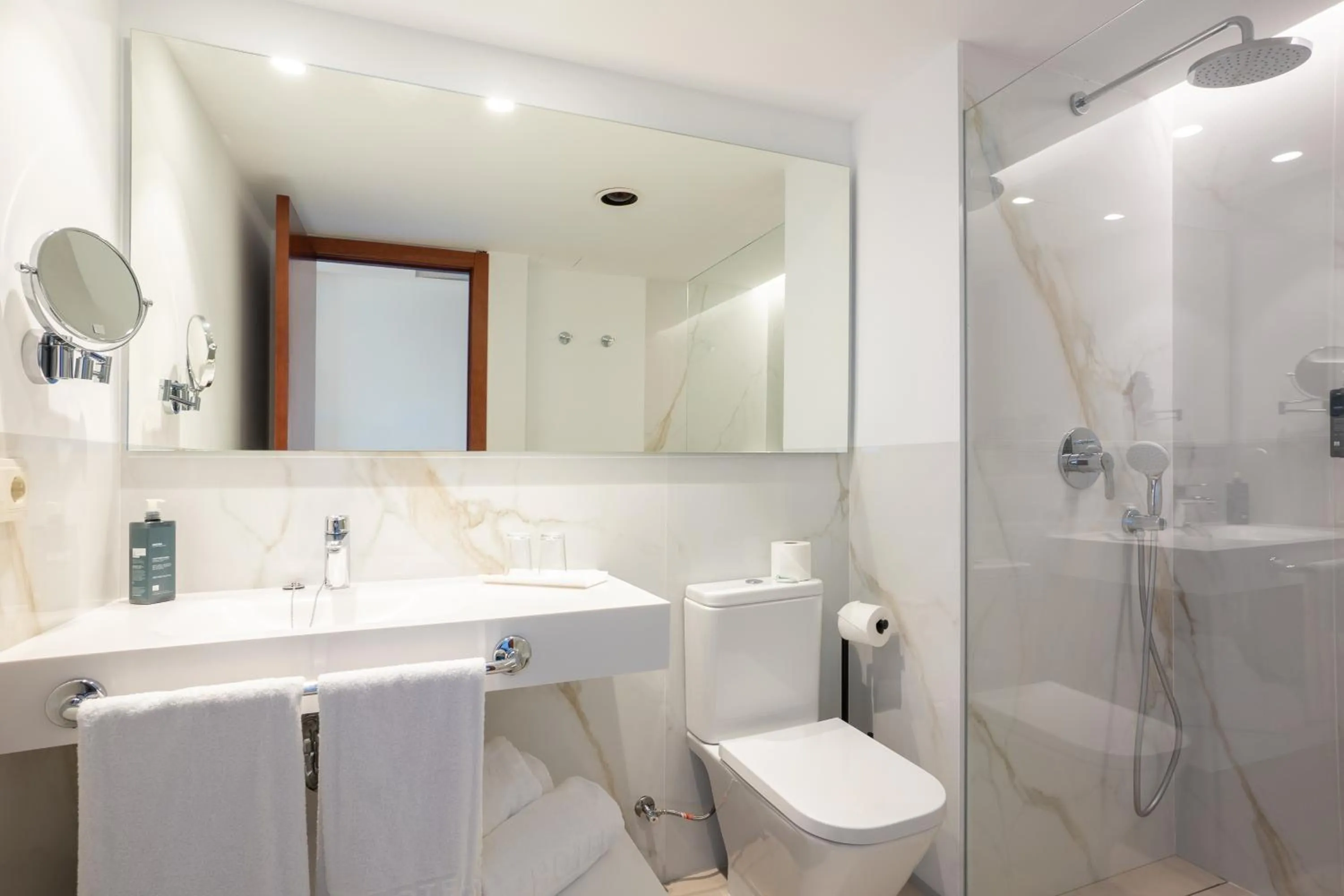 Bathroom in CM Castell de Mar