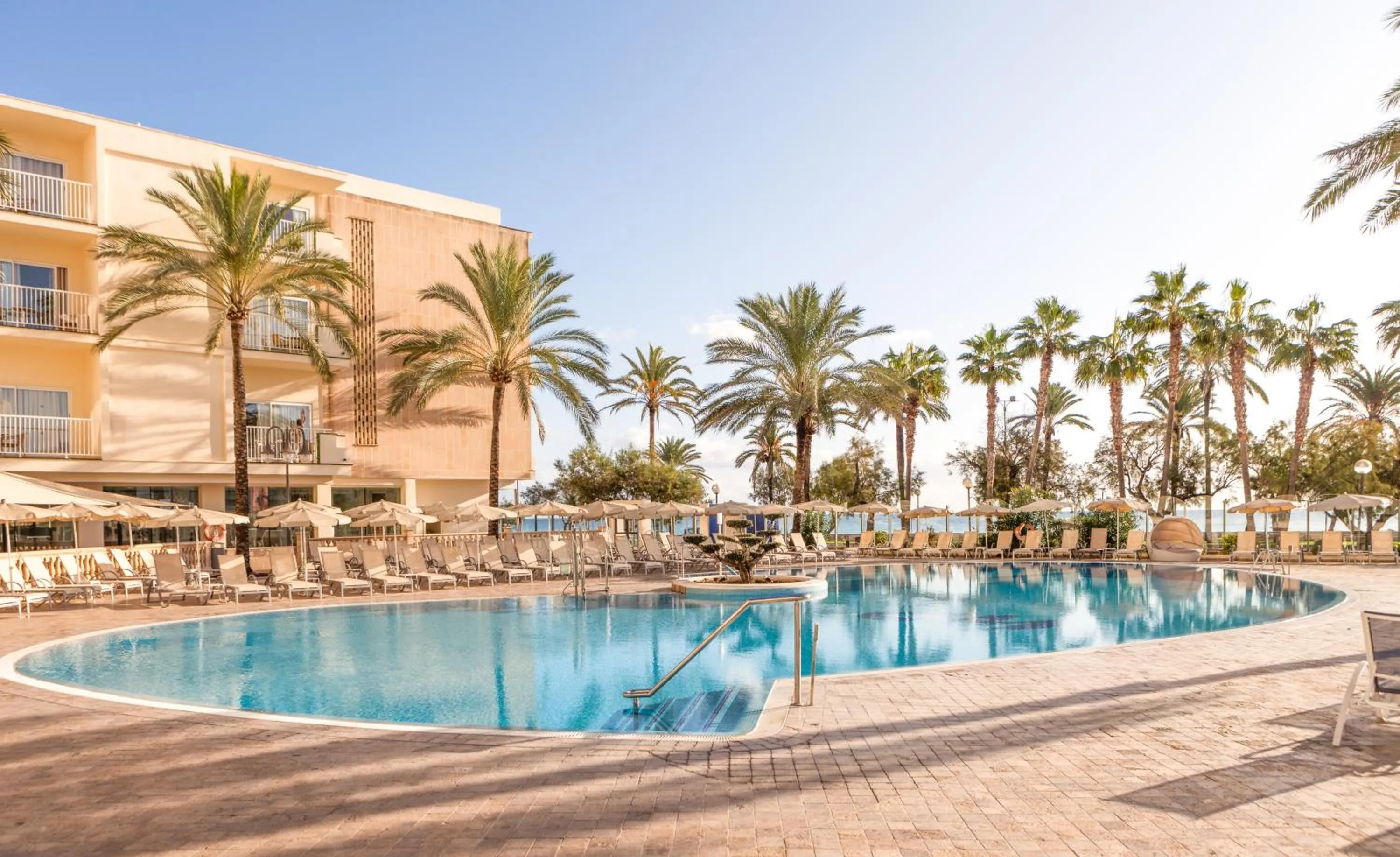 Swimming pool in CM Castell de Mar