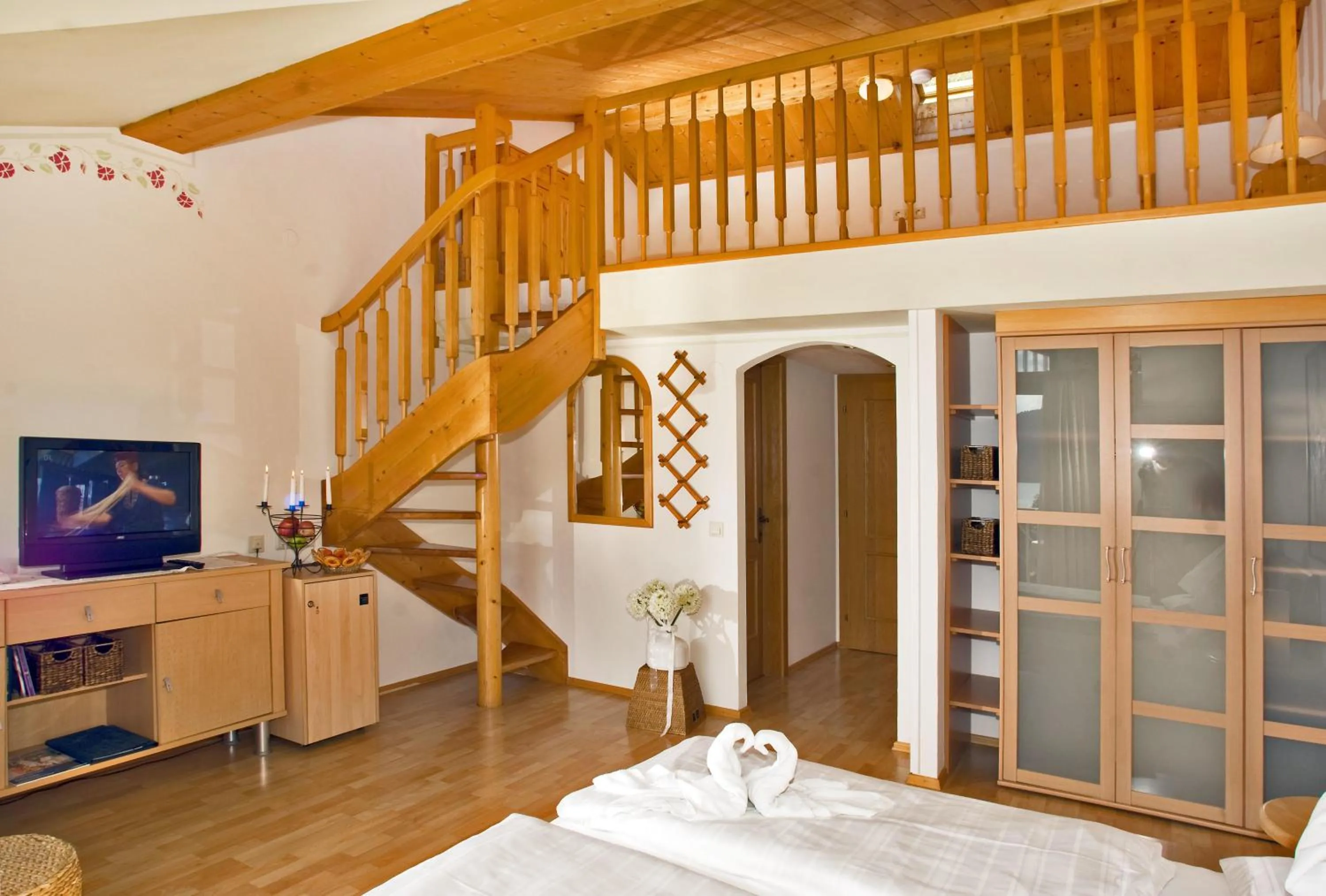 Living room, Bed in Hotel Garni ELISABETH