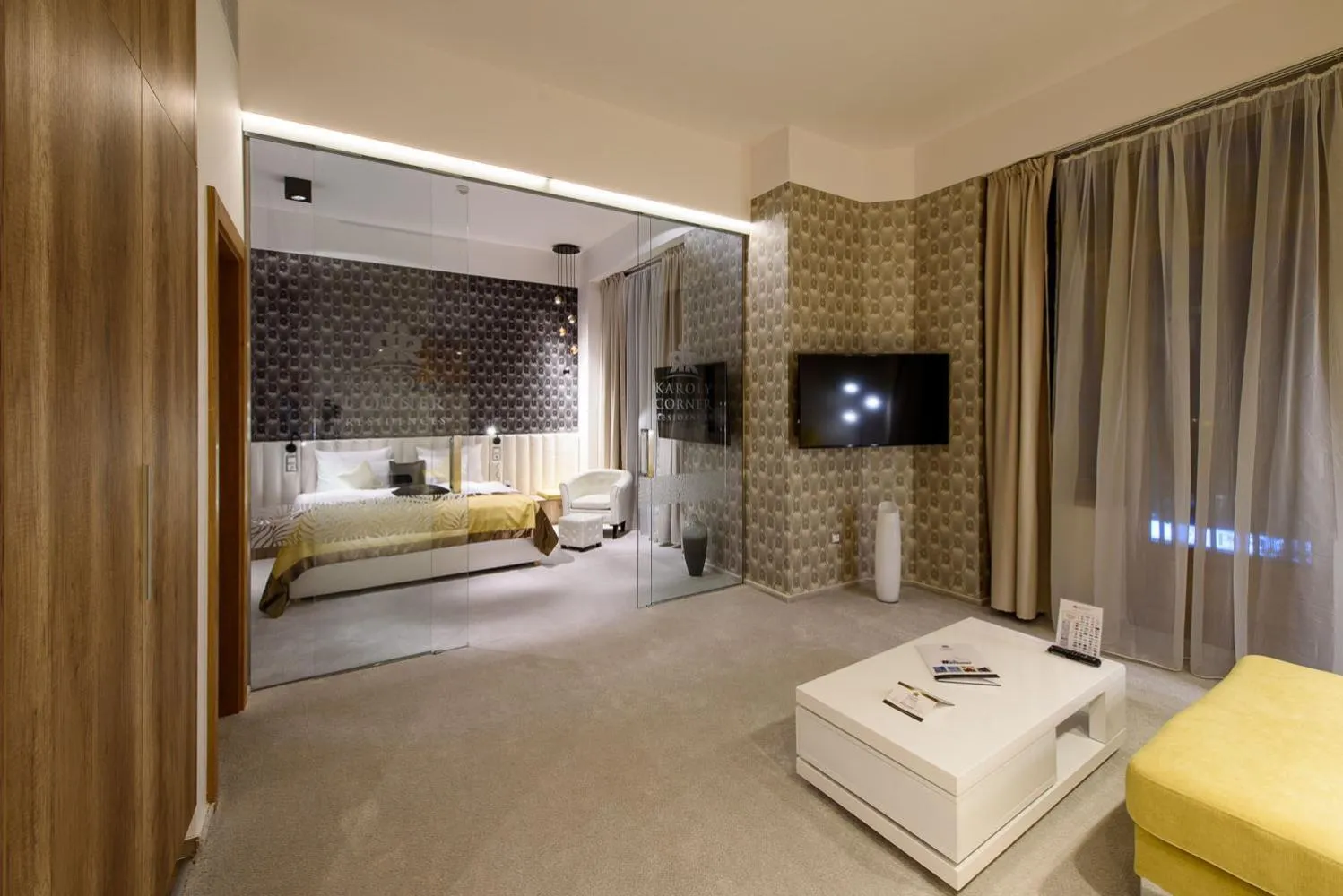 TV and multimedia, Bed in Karoly Corner Residences
