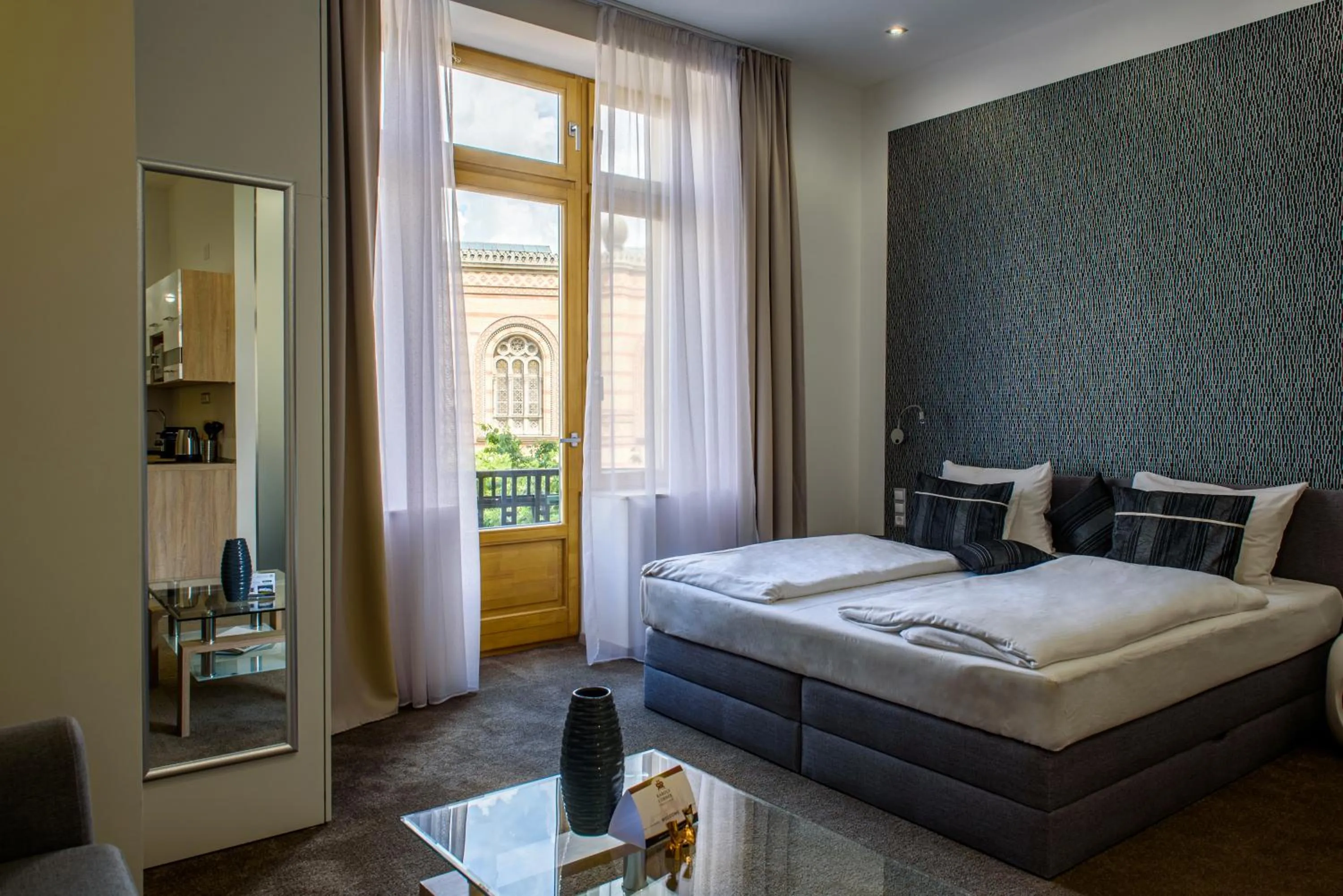 Photo of the whole room, Bed in Karoly Corner Residences