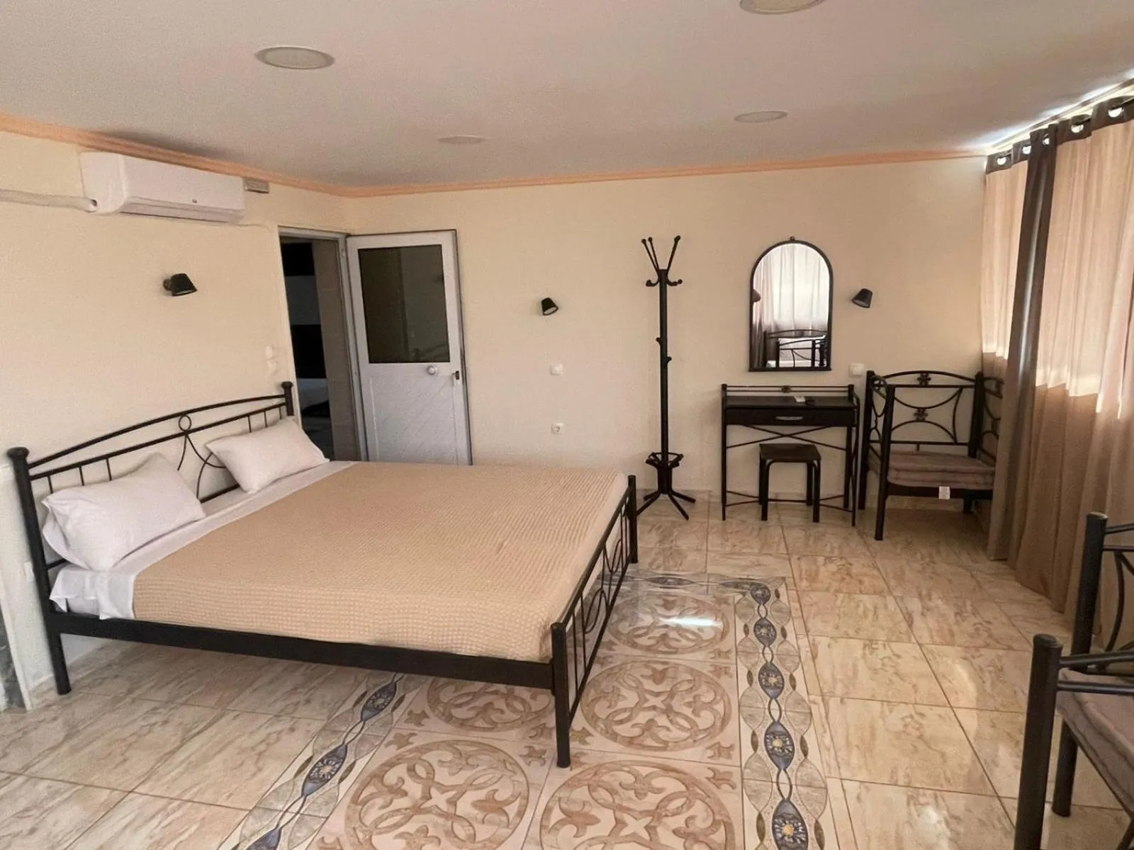 Bed in Nikolakakis Rooms Lavrio