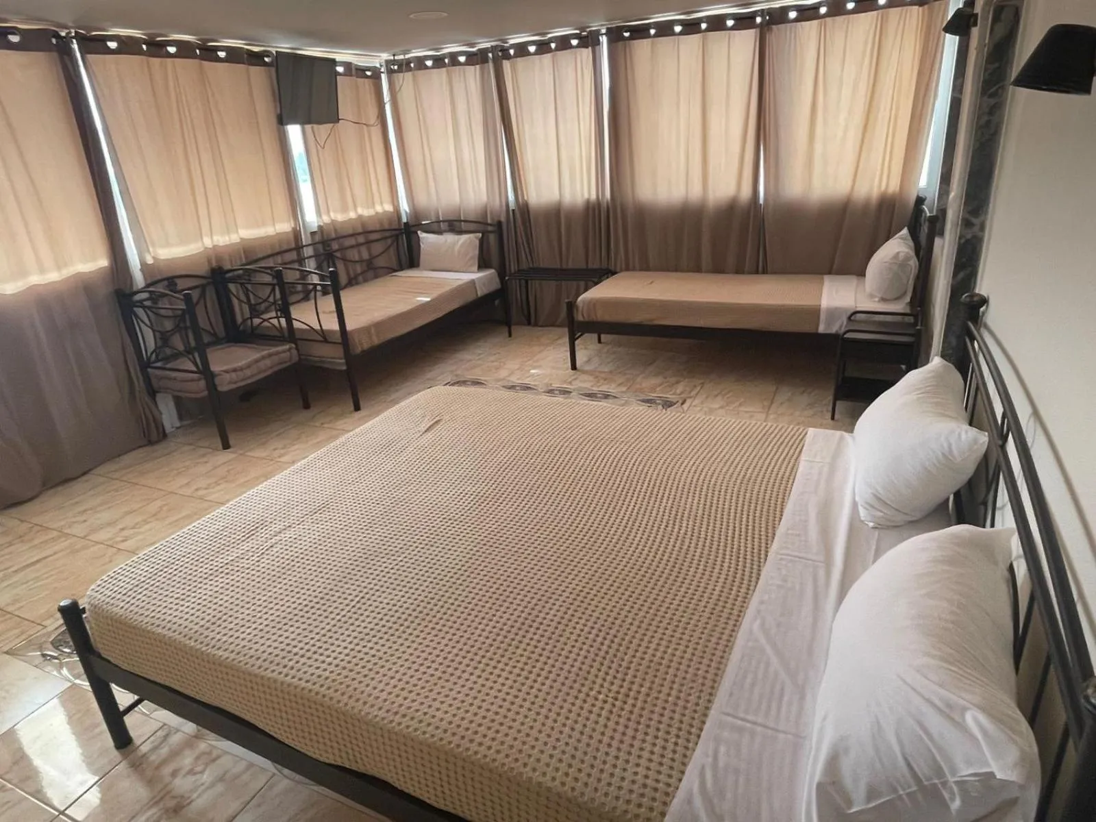 Bed in Nikolakakis Rooms Lavrio