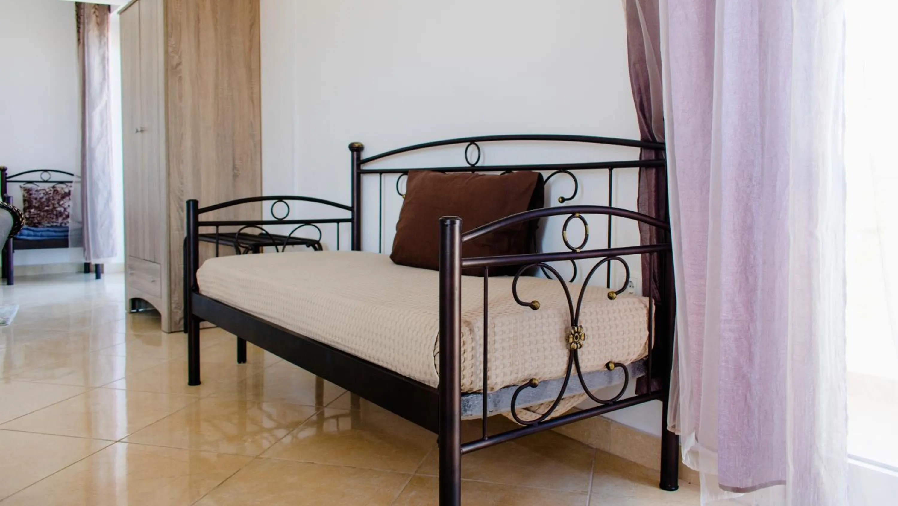 Bed in Nikolakakis Rooms Lavrio