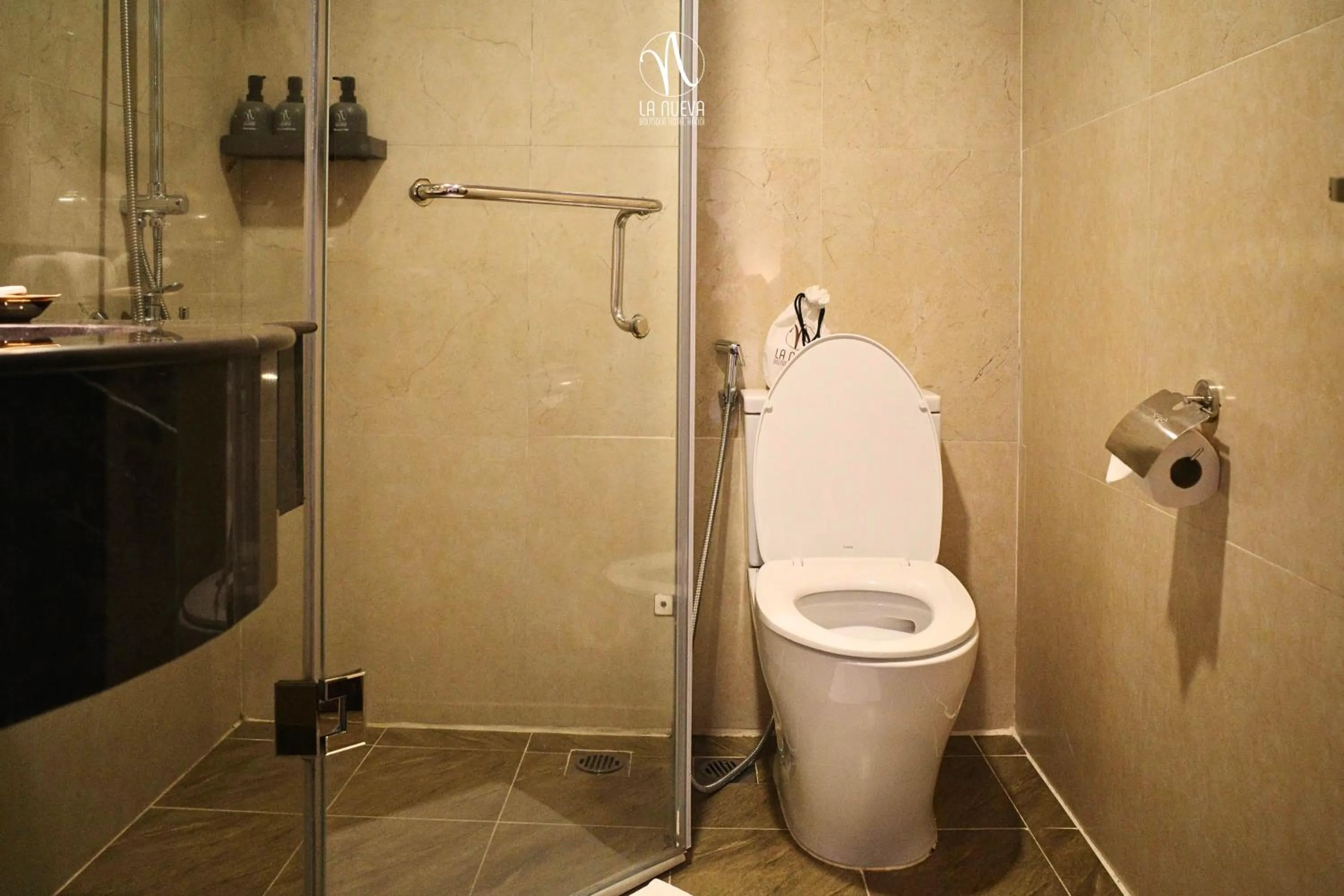 Toilet in La Nueva Boutique Hotel Hanoi & Spa