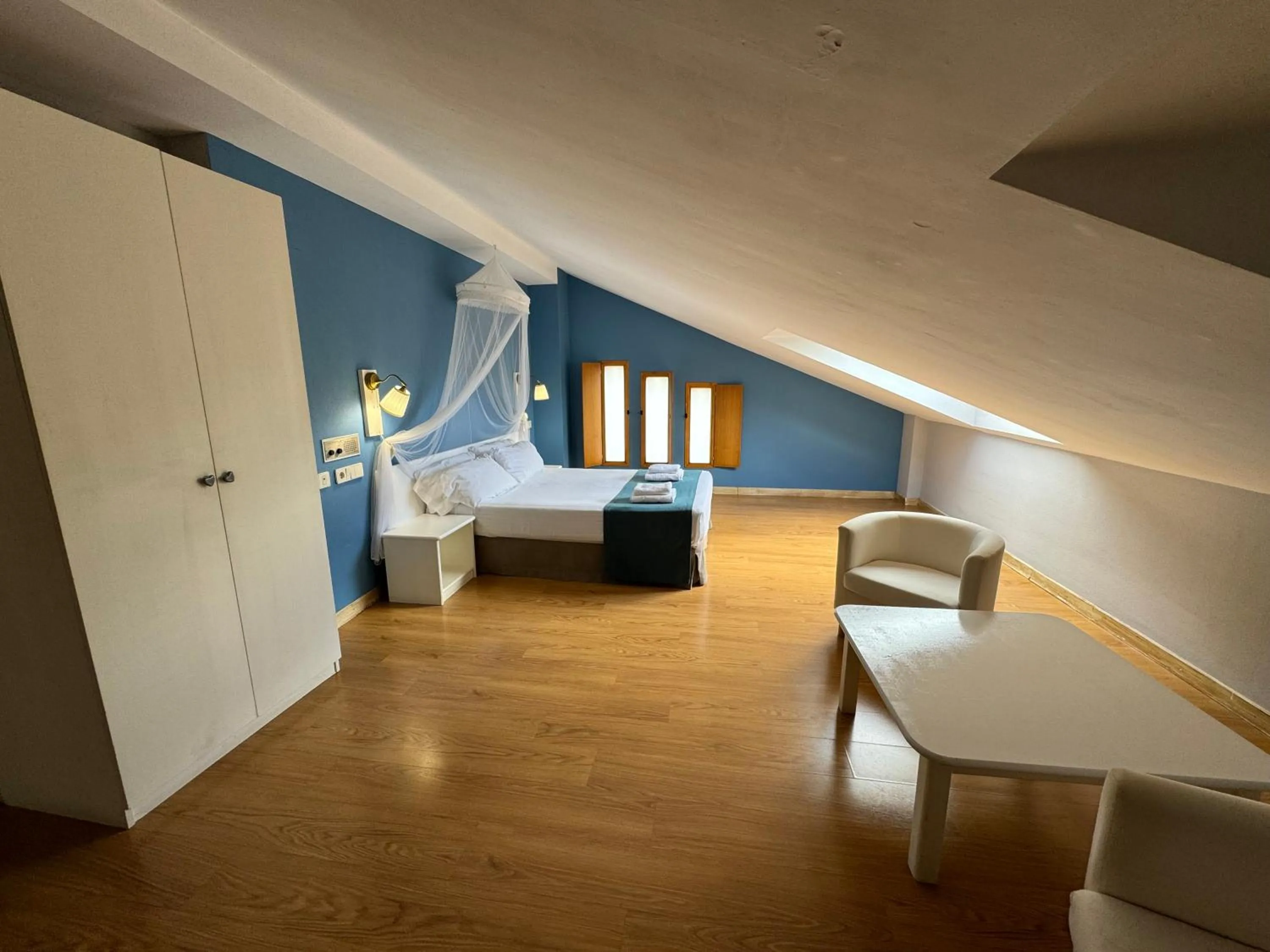 Photo of the whole room, Bed in Hotel Jakue