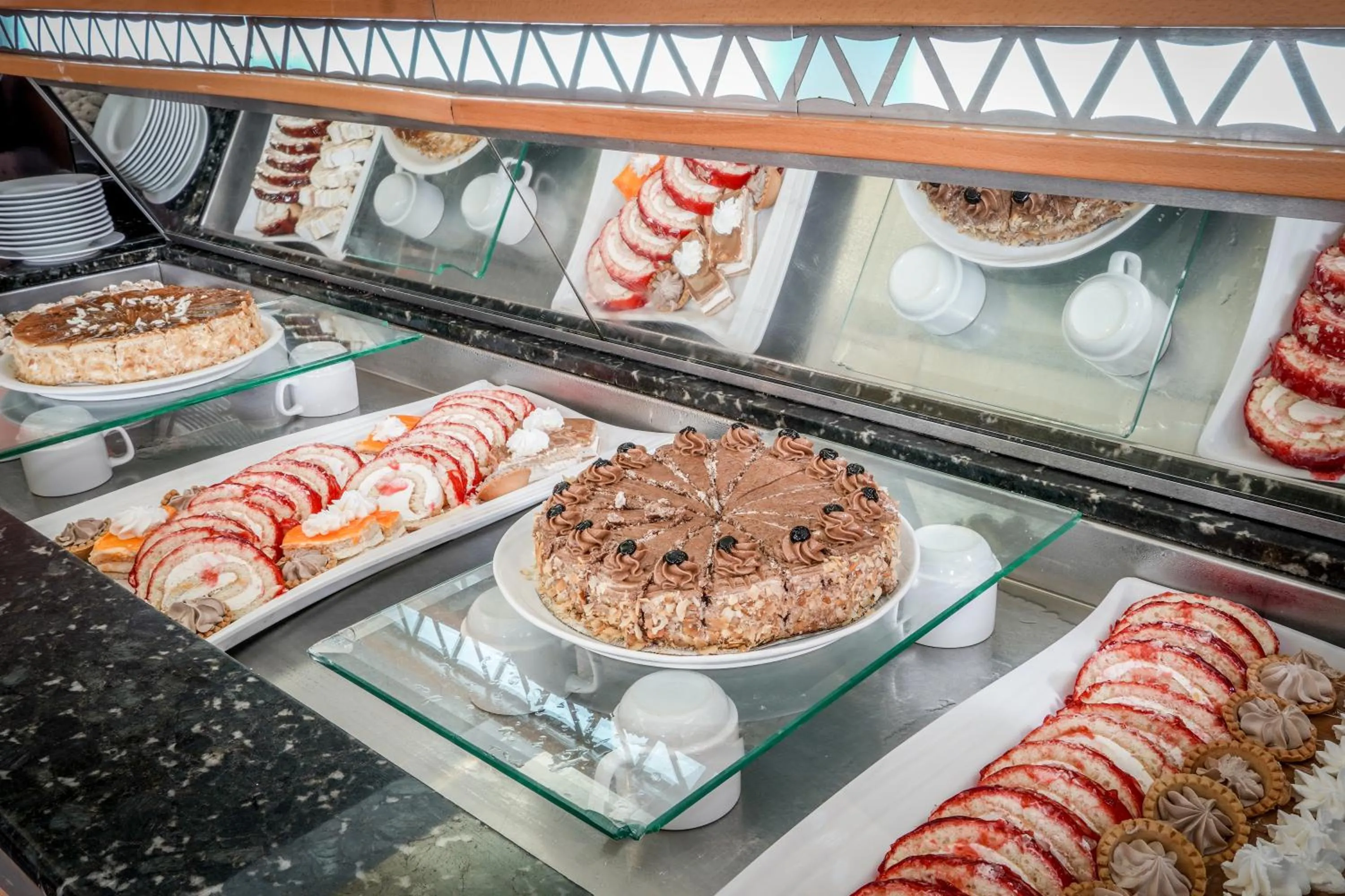 Restaurant/places to eat in Hotel Laguna Garden