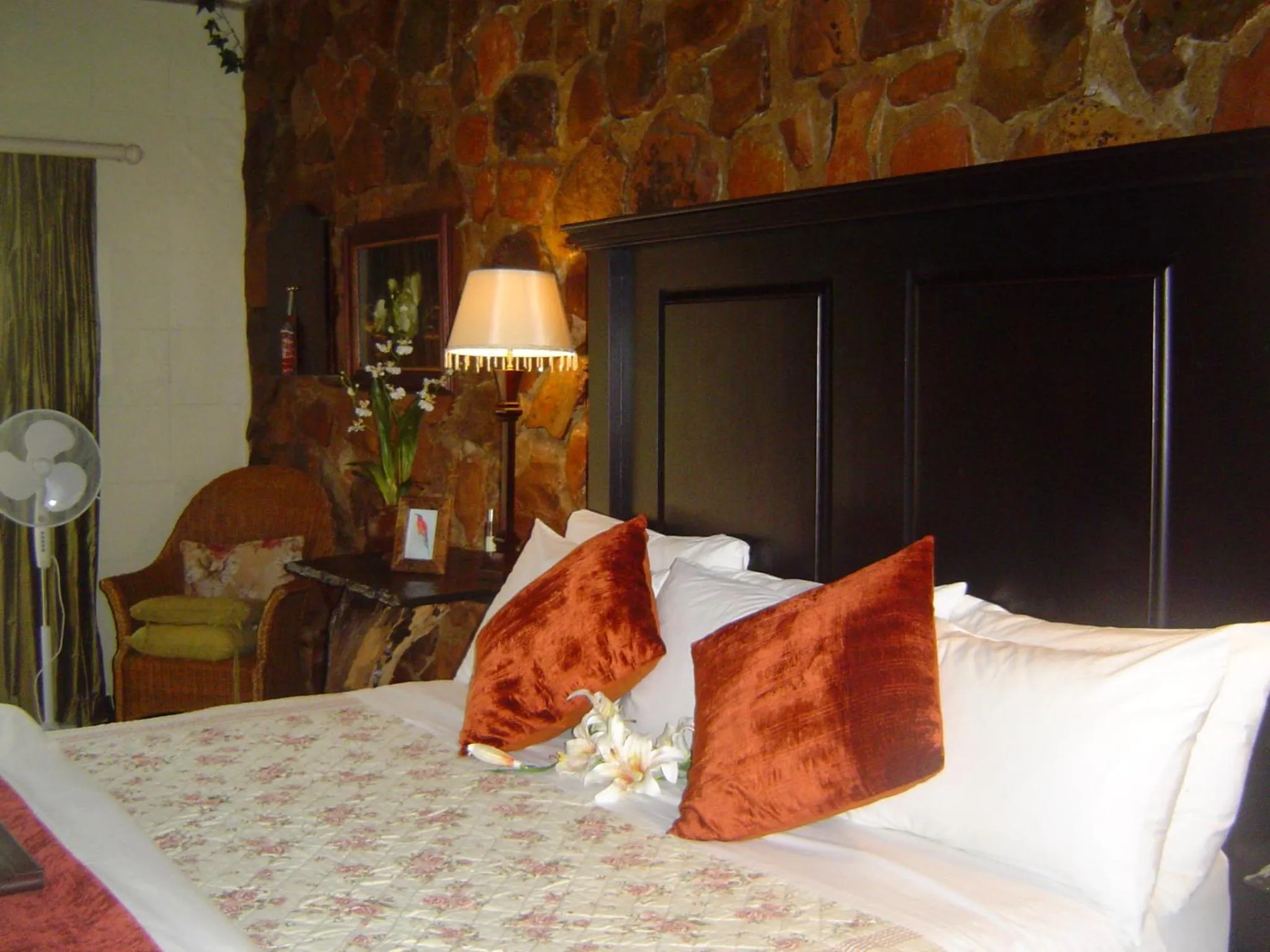 Bed in Forest Creek Lodge & Spa