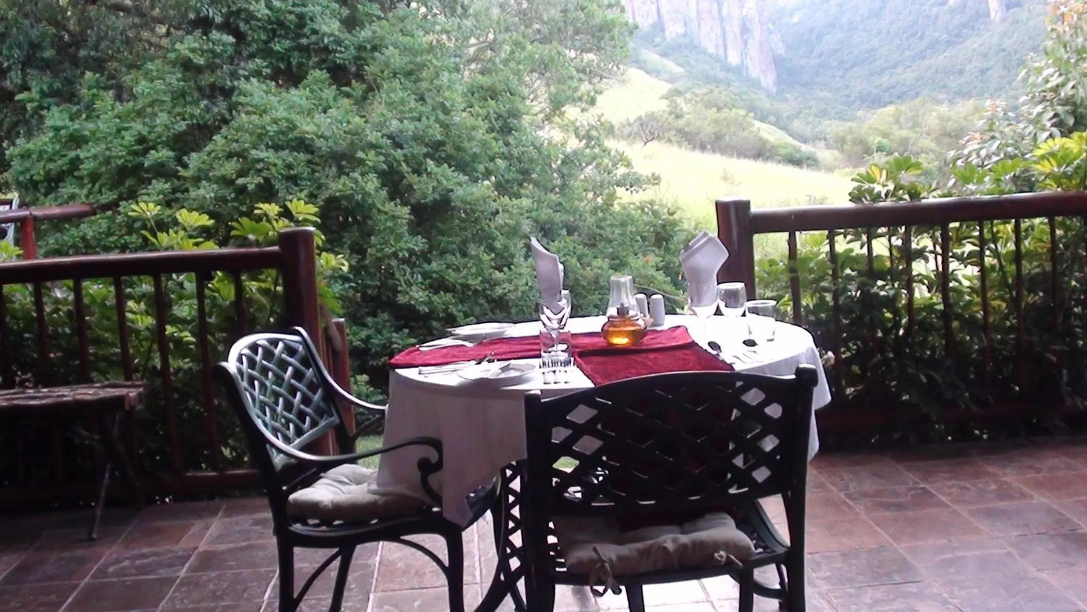 Food and drinks in Forest Creek Lodge & Spa