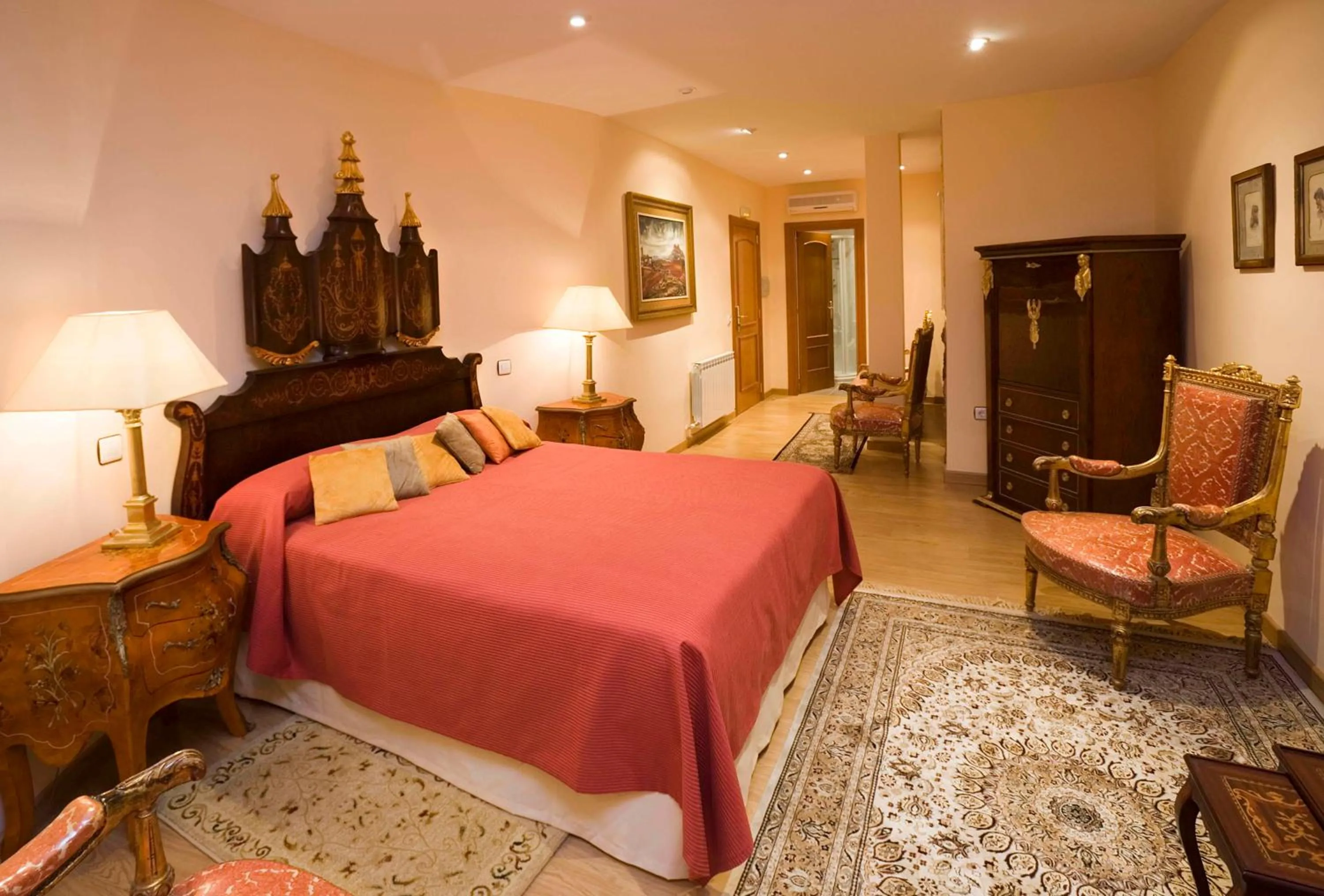 Photo of the whole room, Bed in Residencia Real del Castillo de Curiel