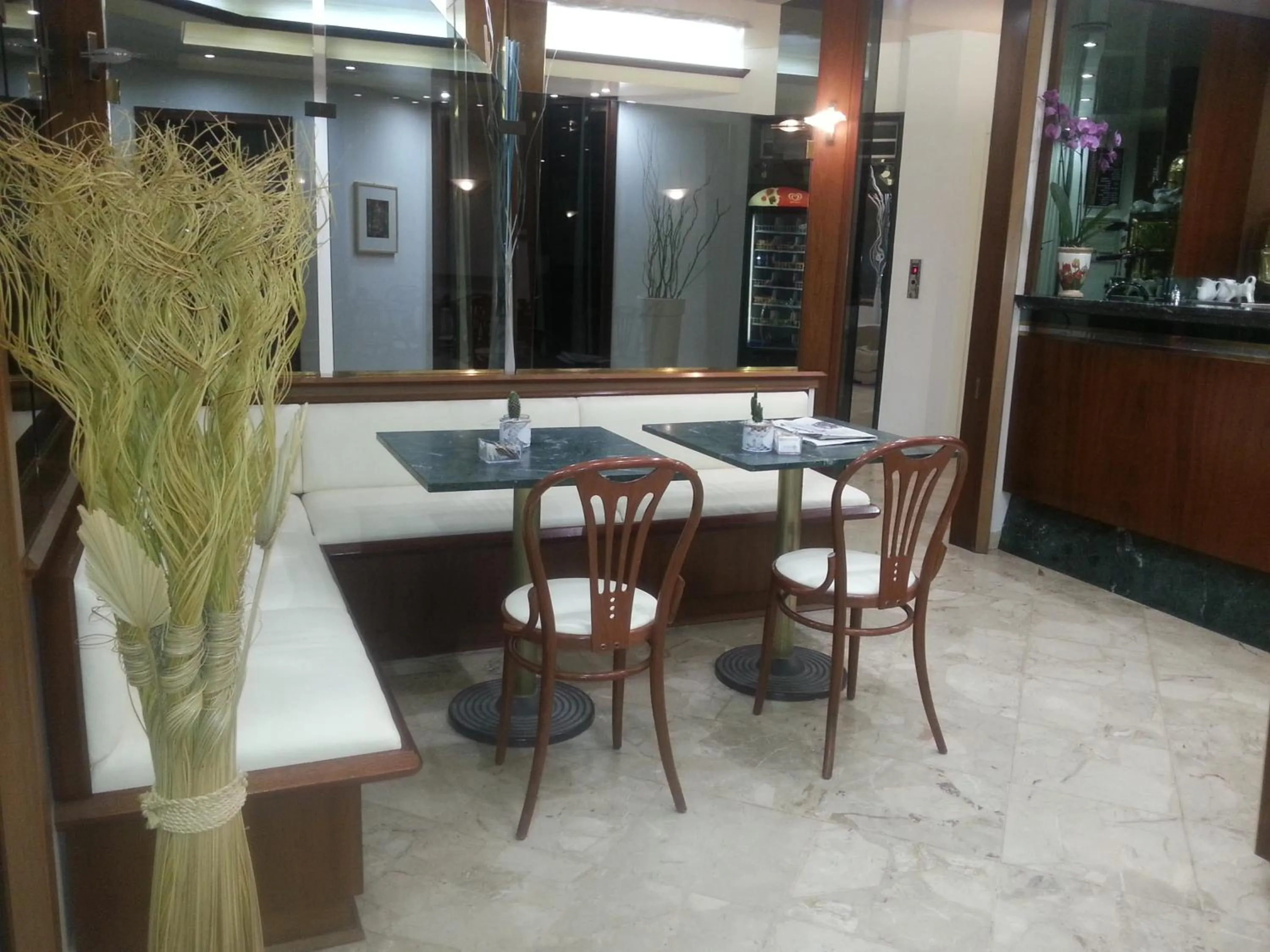 Restaurant/places to eat in Hotel Europeo