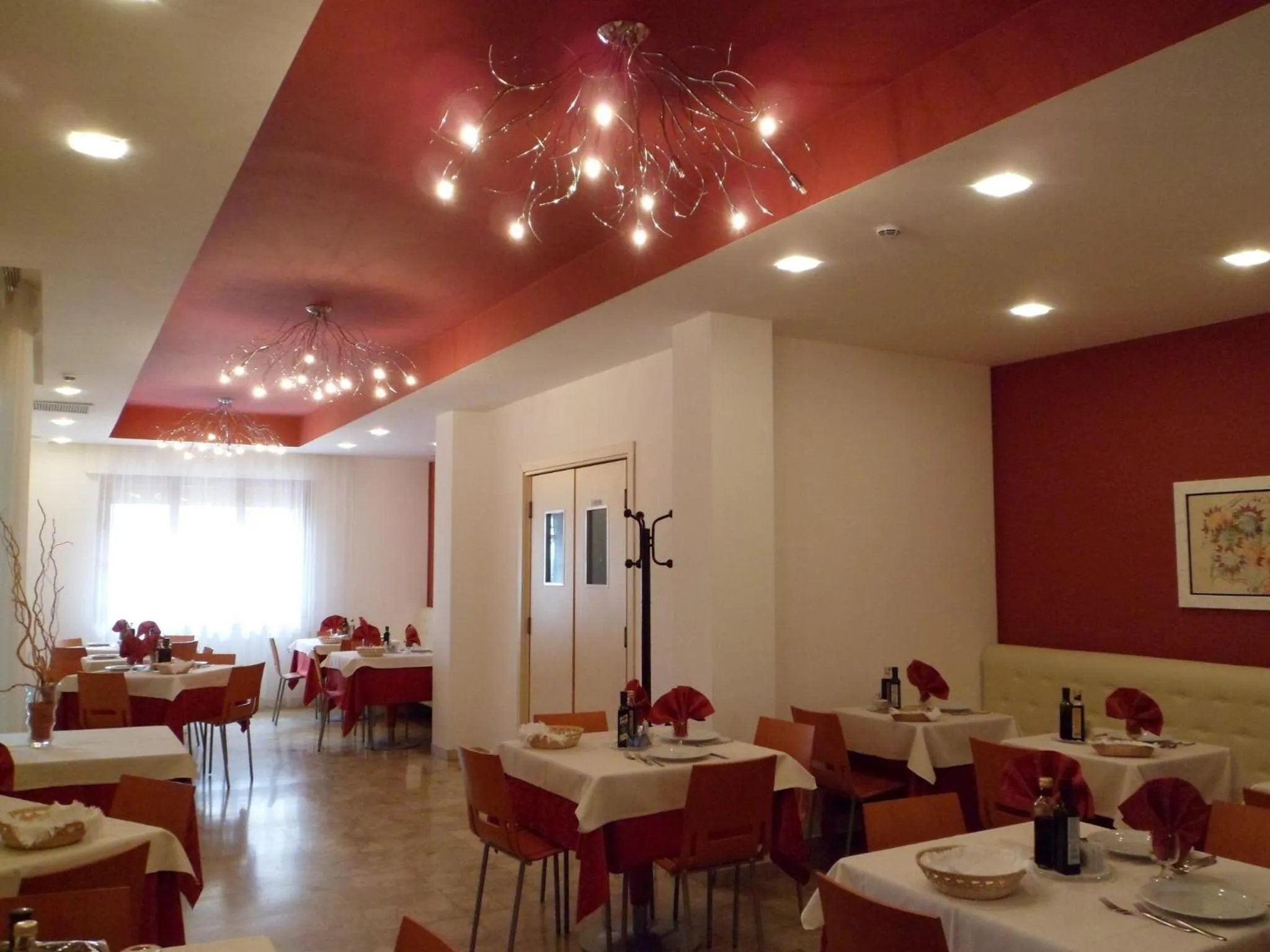 Restaurant/places to eat in Hotel Europeo