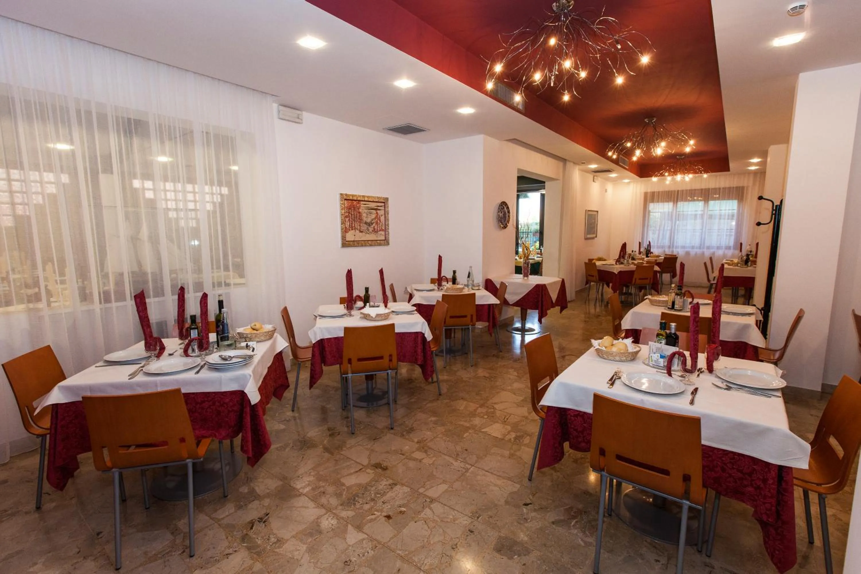 Restaurant/places to eat in Hotel Europeo