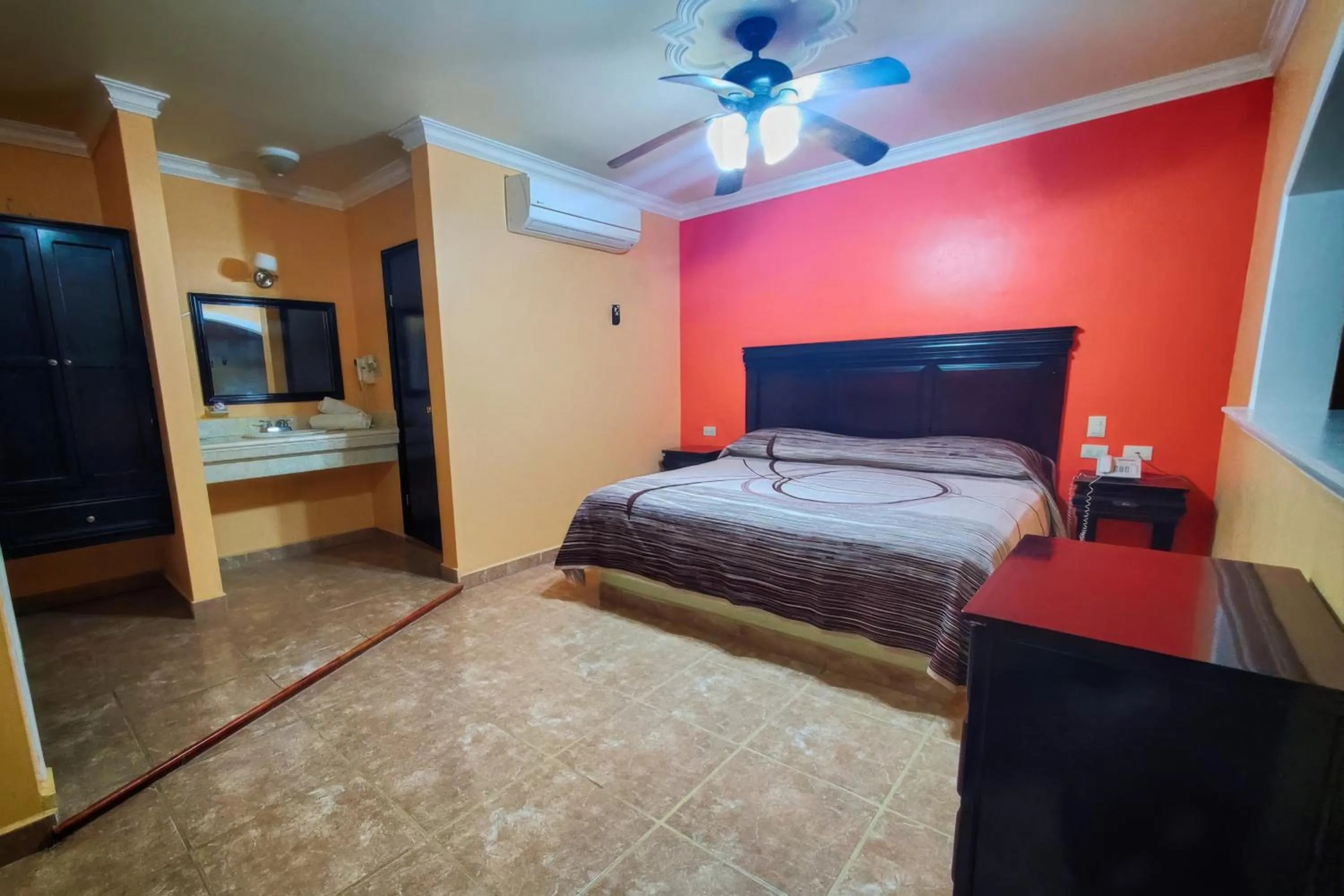 Photo of the whole room, Bed in Hotel Oasis