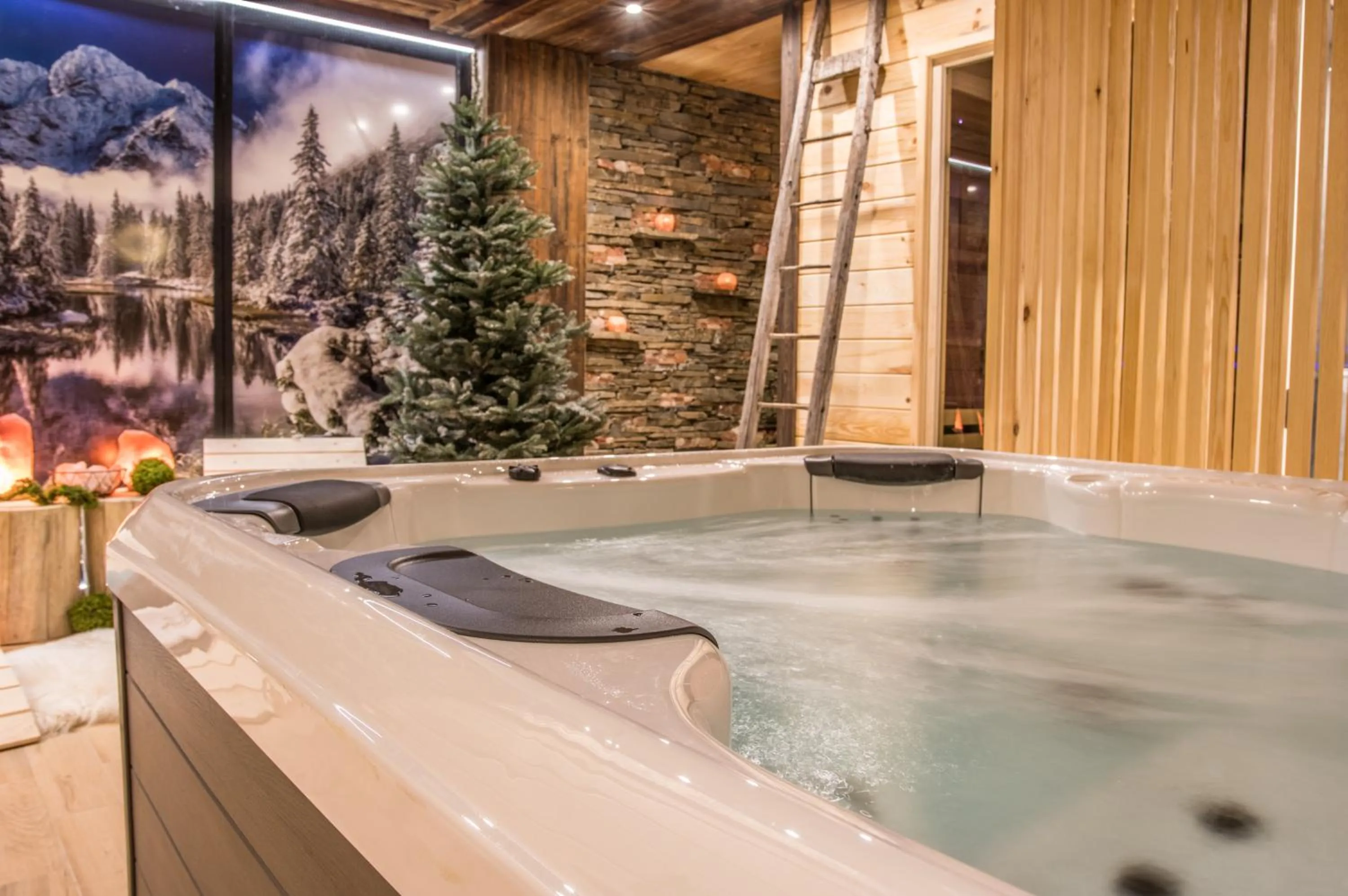 Hot Tub in Villa Adamo & Relax