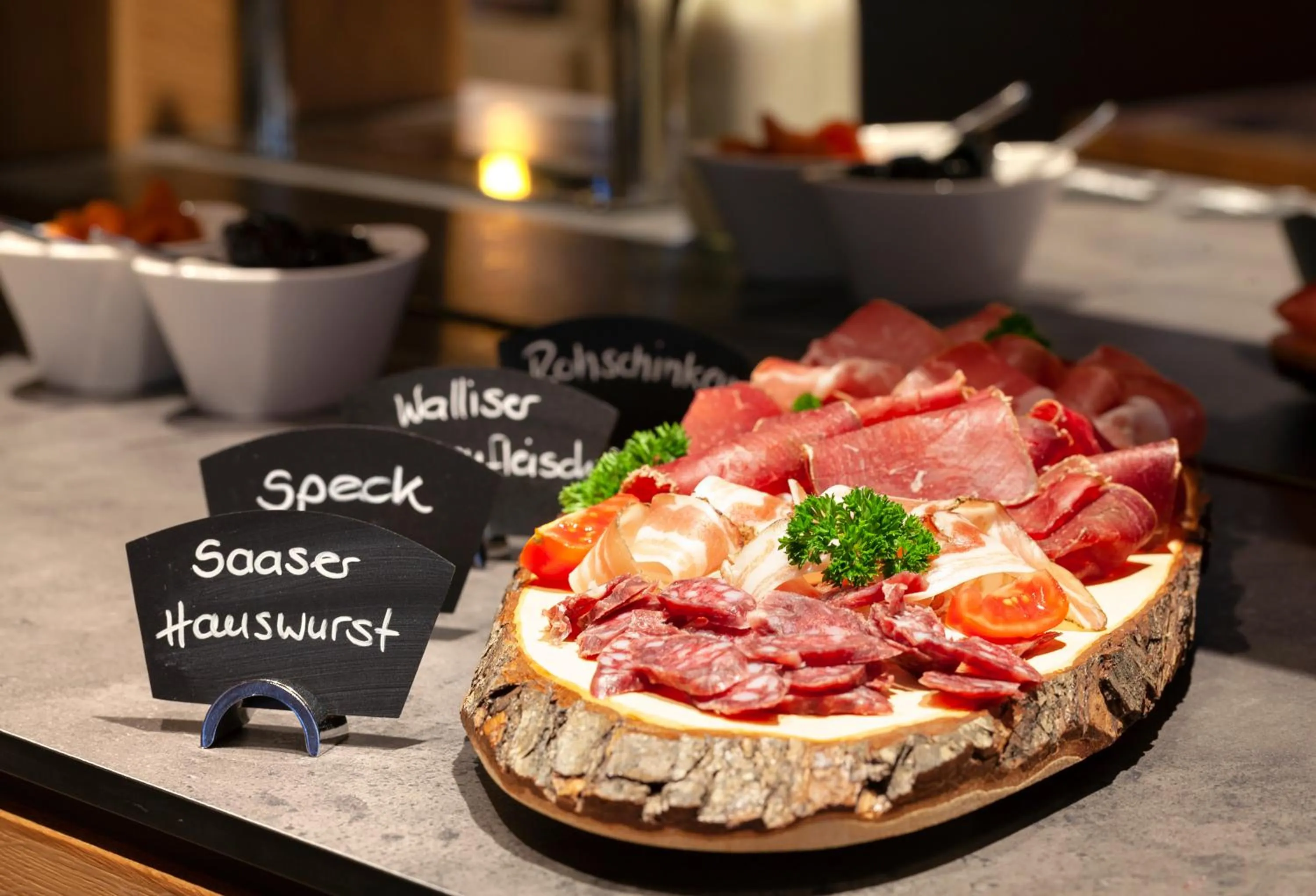 Restaurant/places to eat in Hotel Eden No. 7