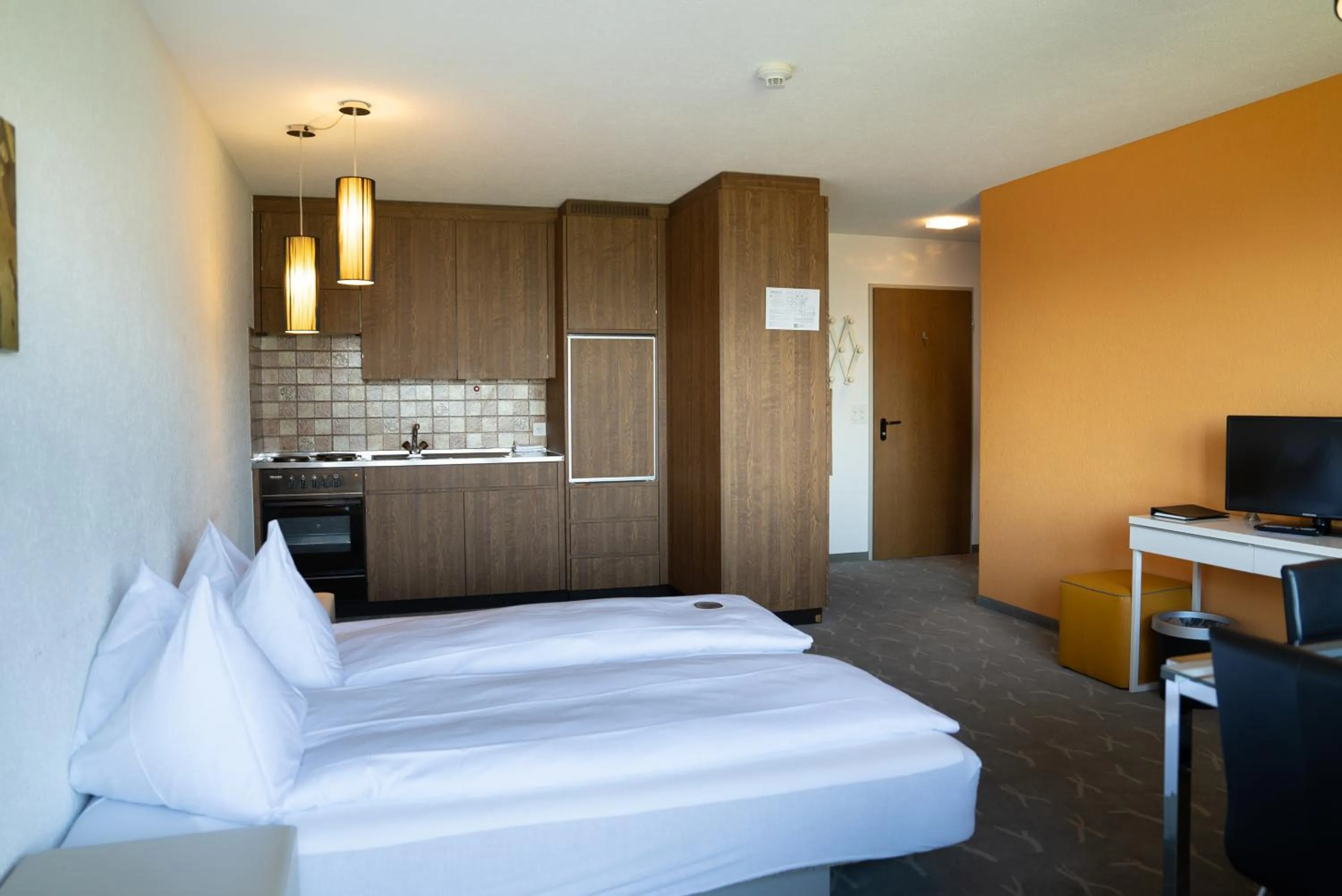 Living room, Bed in Seeblick Höhenhotel