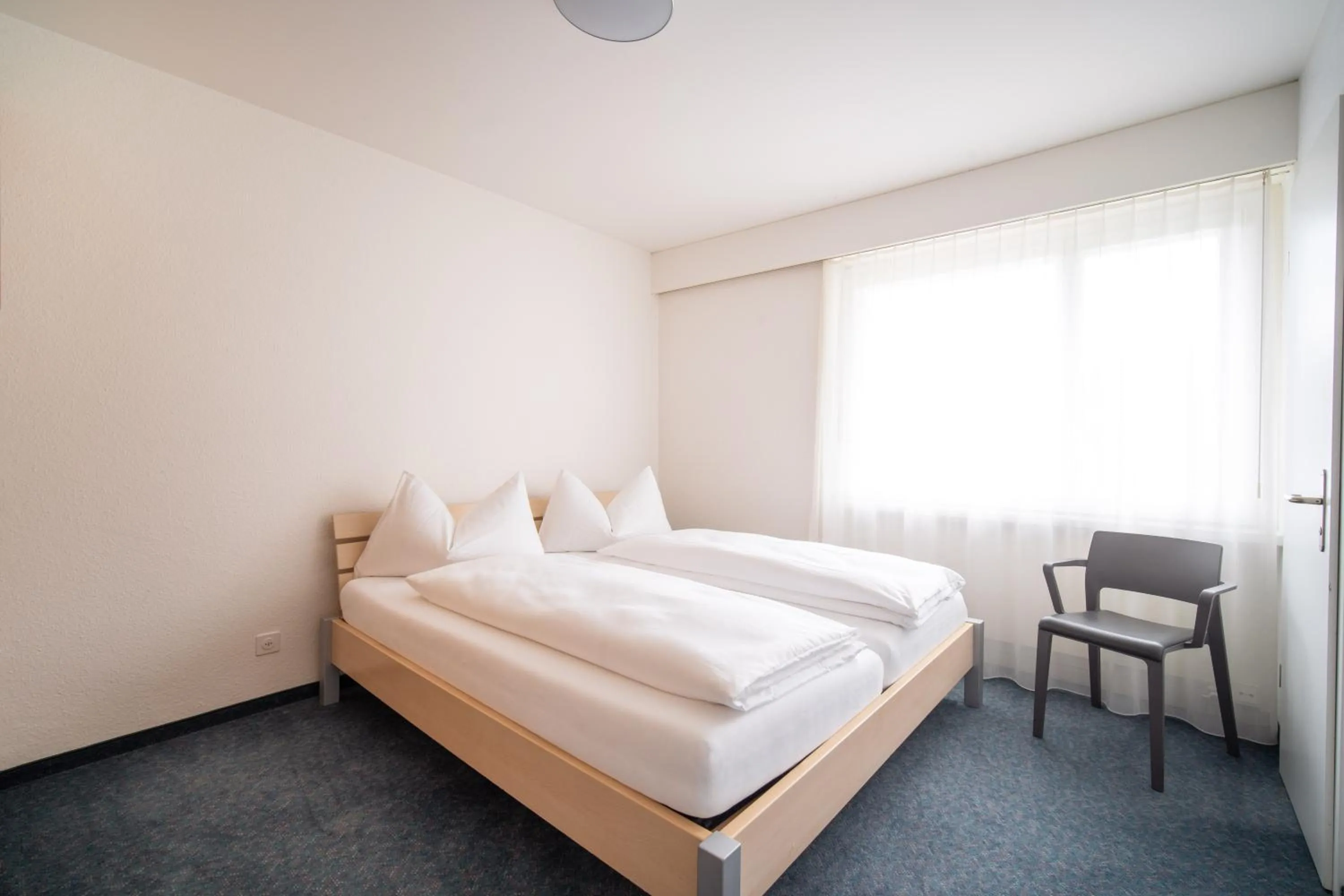 Photo of the whole room, Bed in Seeblick Höhenhotel