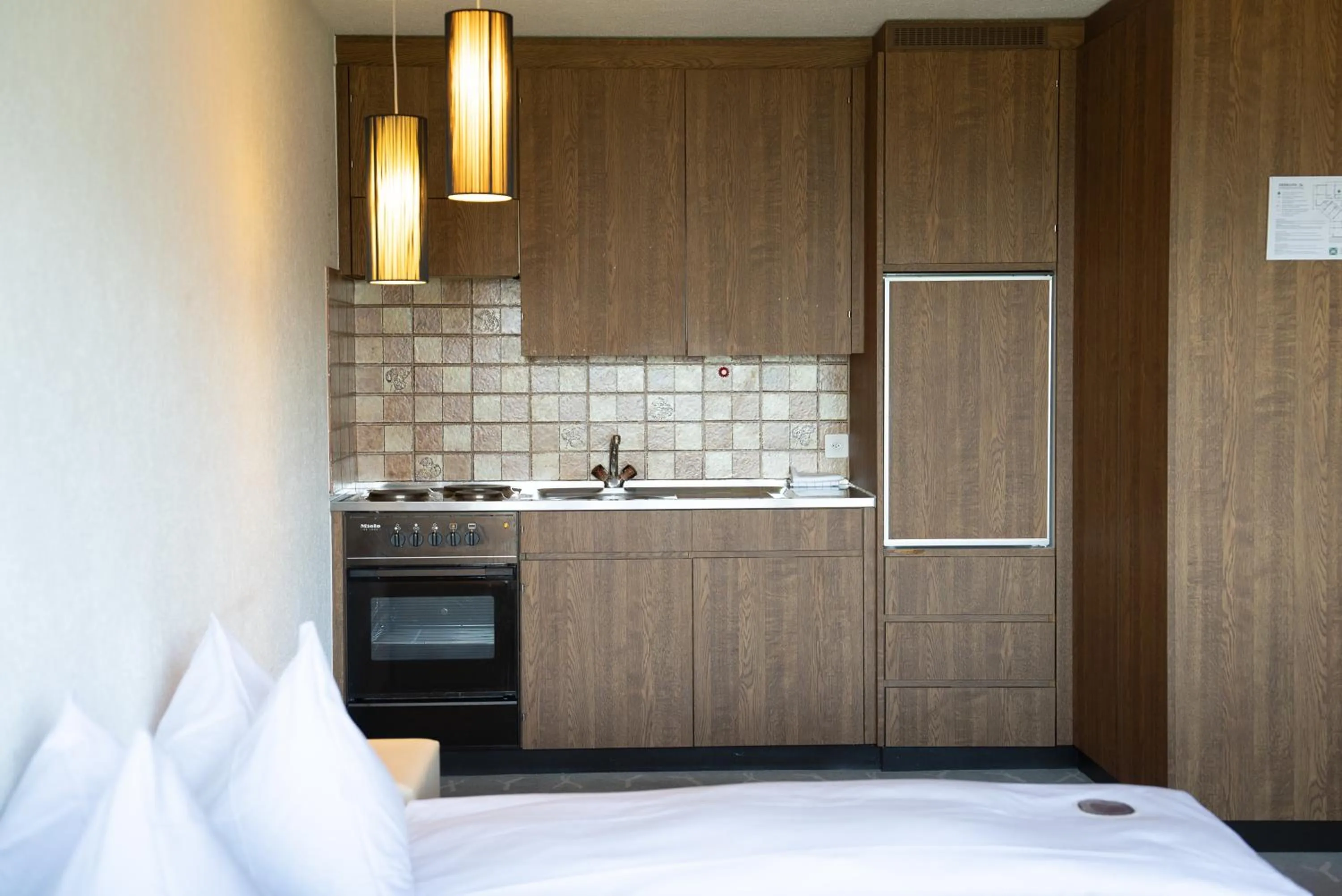 Kitchen or kitchenette, Bed in Seeblick Höhenhotel