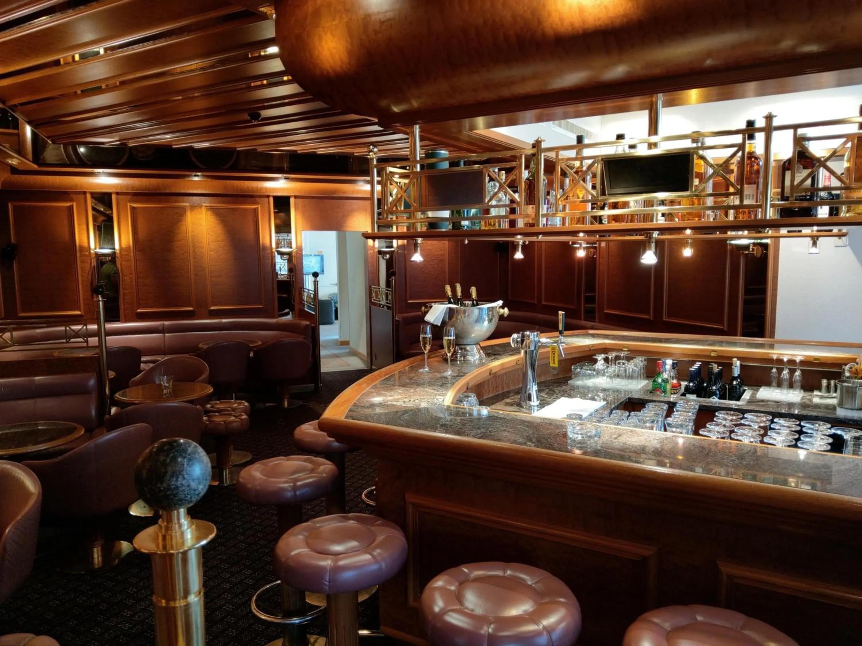 Lounge or bar in Seehotel Winkelried