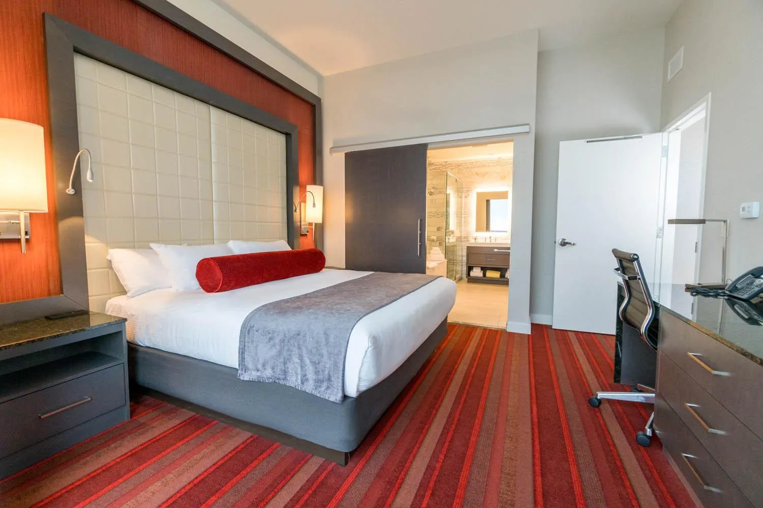 Bedroom, Bed in Rhythm City Casino & Resort