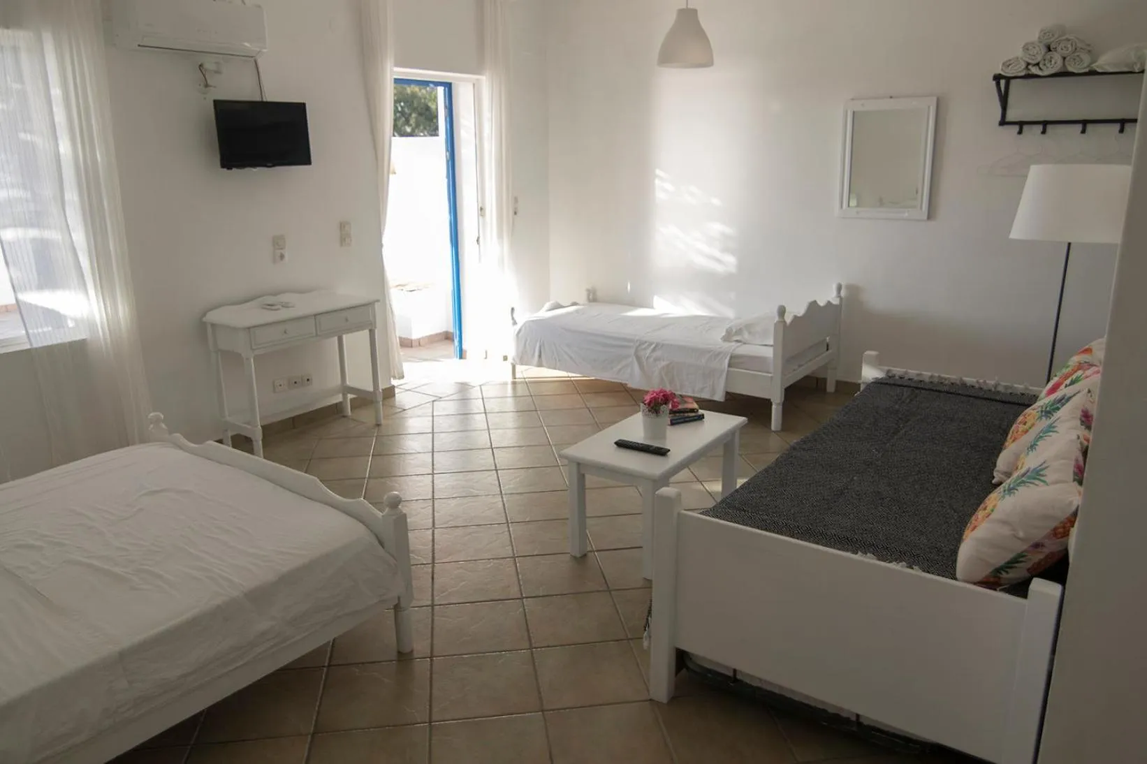Living room, Bed in Armadoros Hotel / Ios Backpackers