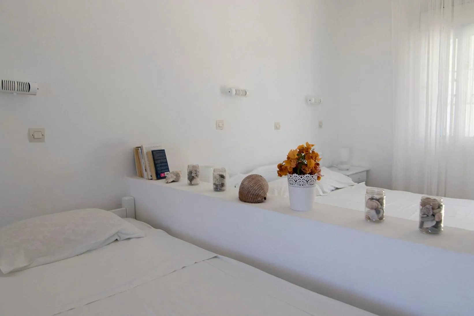 Bedroom, Bed in Armadoros Hotel / Ios Backpackers