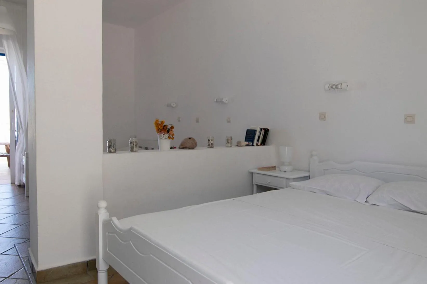 Bedroom, Bed in Armadoros Hotel / Ios Backpackers