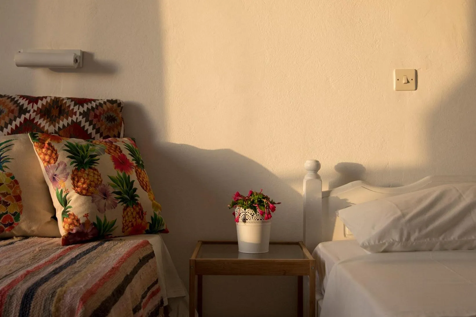 Decorative detail, Bed in Armadoros Hotel / Ios Backpackers