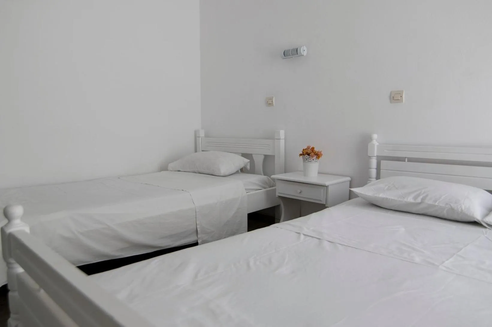 Photo of the whole room, Bed in Armadoros Hotel / Ios Backpackers