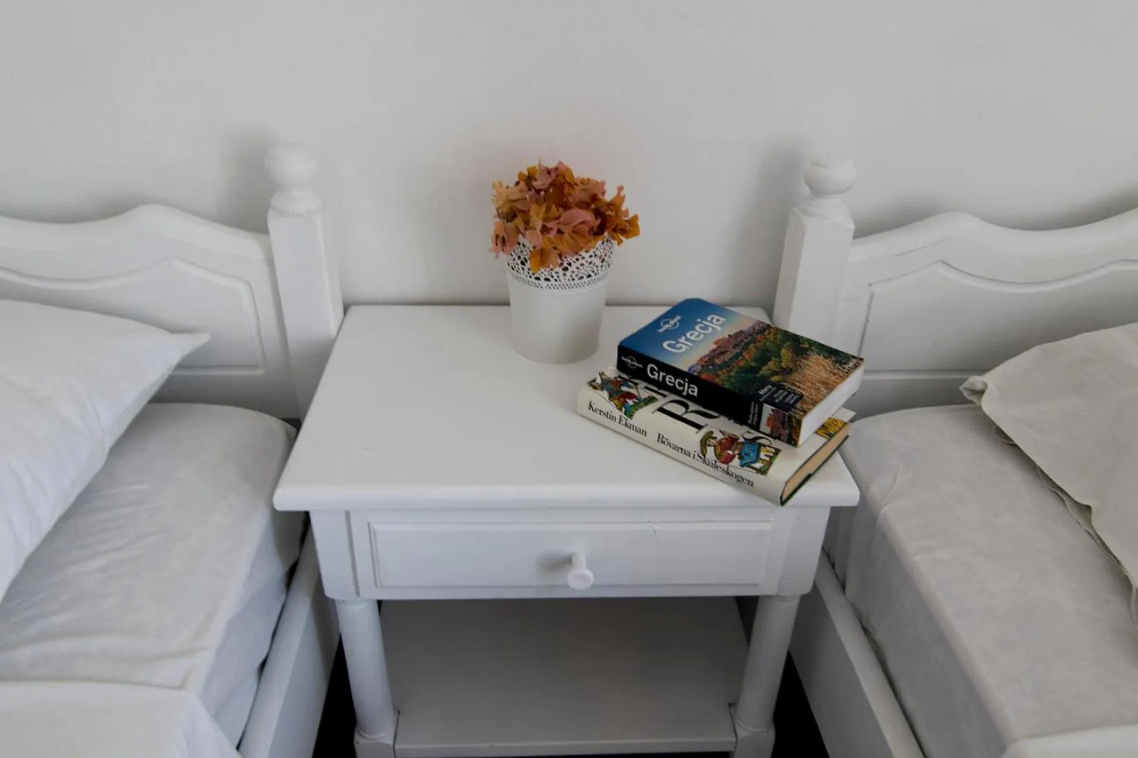 Decorative detail in Armadoros Hotel / Ios Backpackers