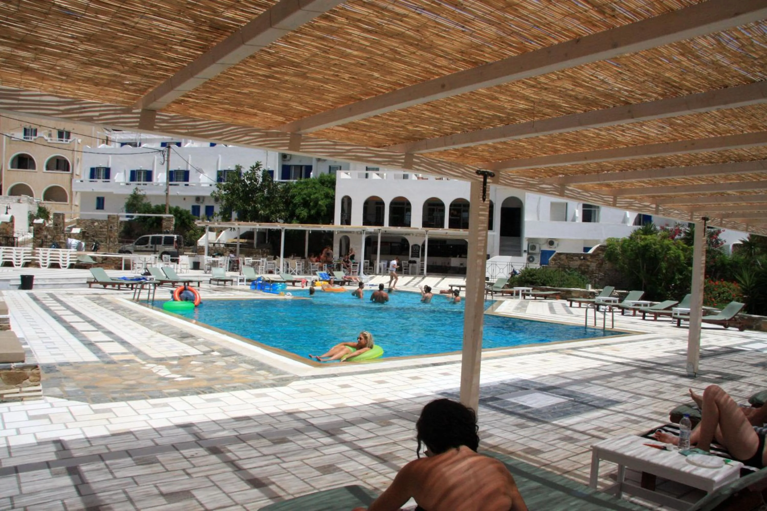 Swimming pool in Armadoros Hotel / Ios Backpackers