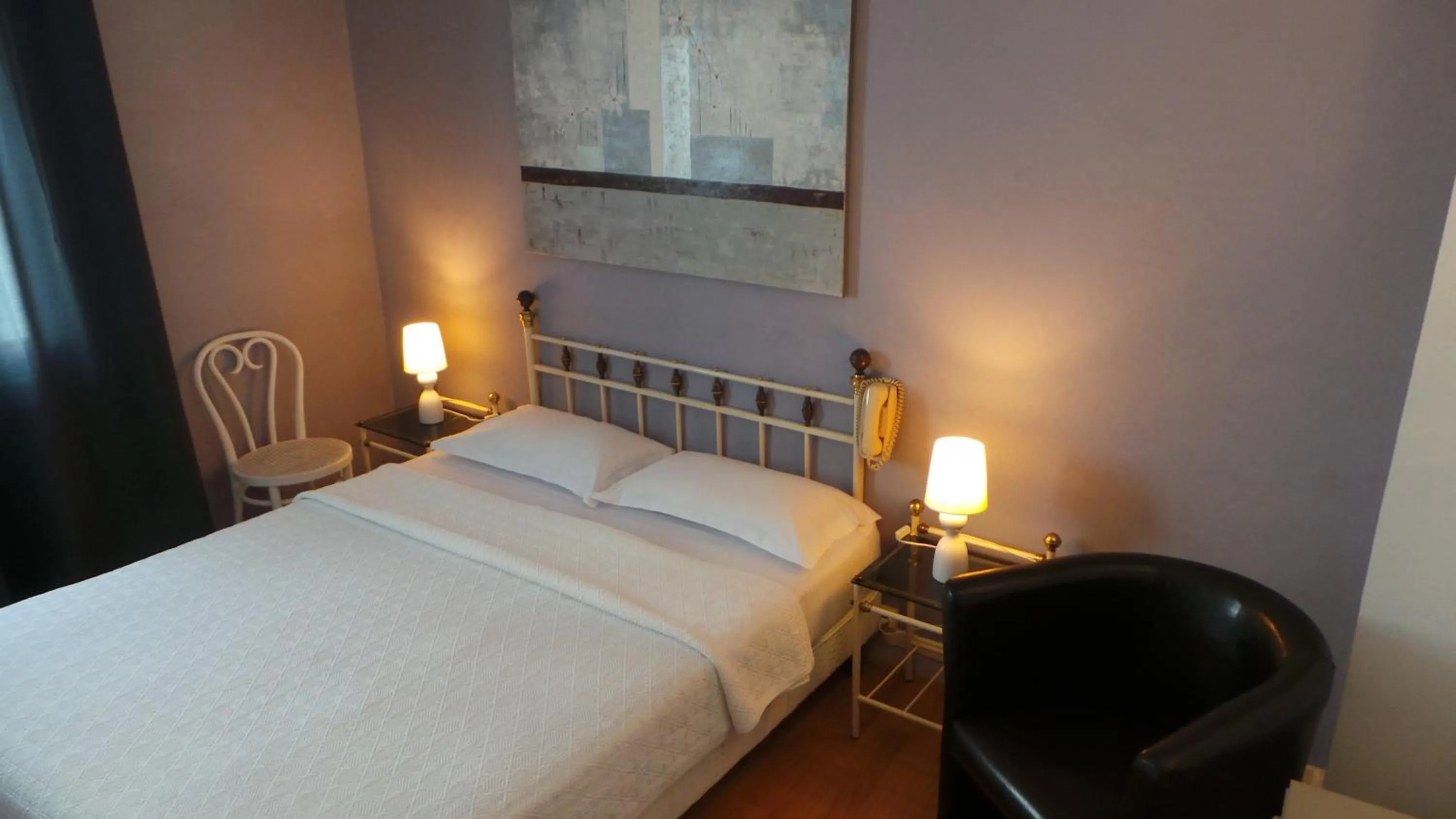 Bed in Hôtel Le Cambronne