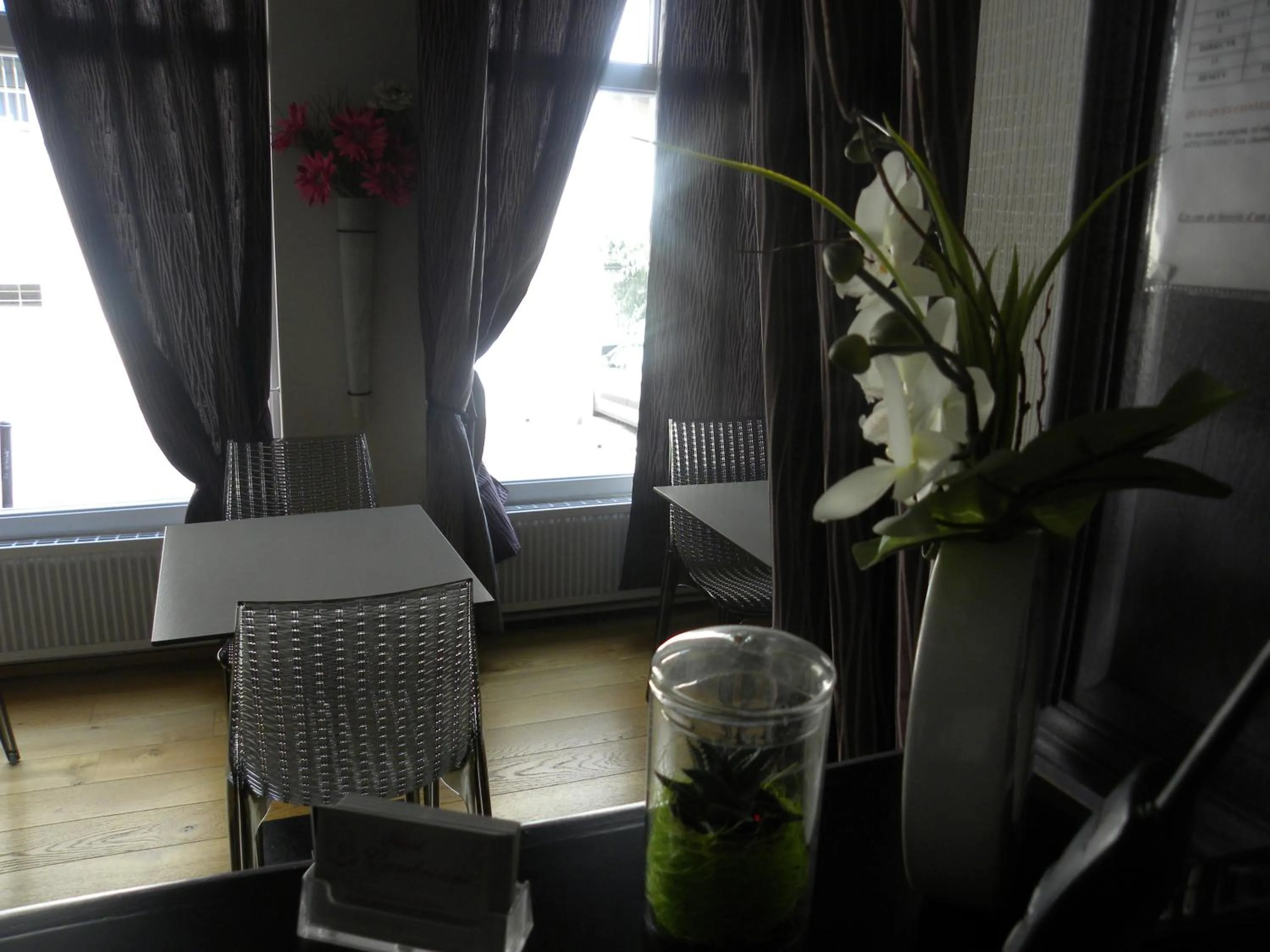 Restaurant/places to eat in Hôtel Le Cambronne